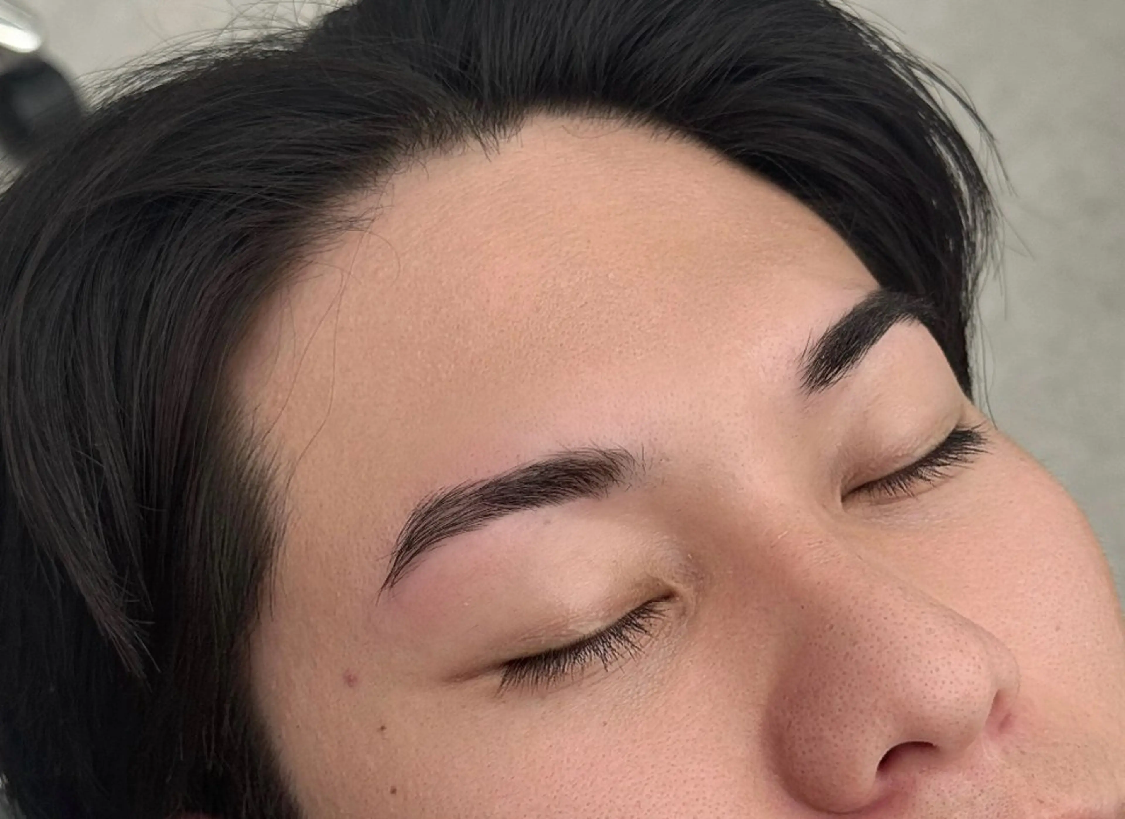 メンズ アイブロウ メンズアイブロウ 眉毛ワックス脱毛 🧸メンズ眉毛🧸 メンズサロン　浦和の眉毛・アイブロウイメージ