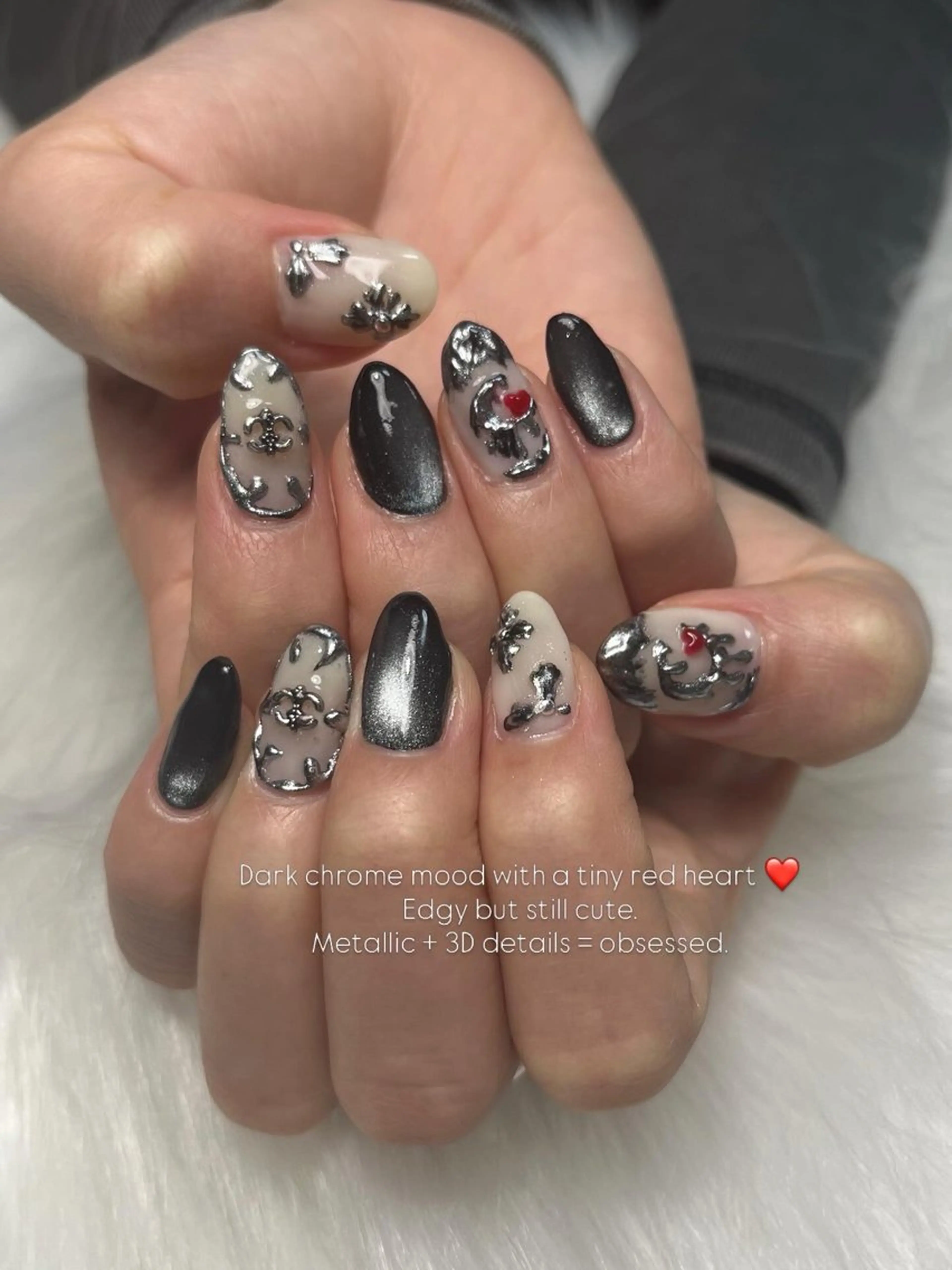 ネイル アートネイル ハート 赤色 シルバー ハンドネイル Nail salon Hanakoのネイルデザイン