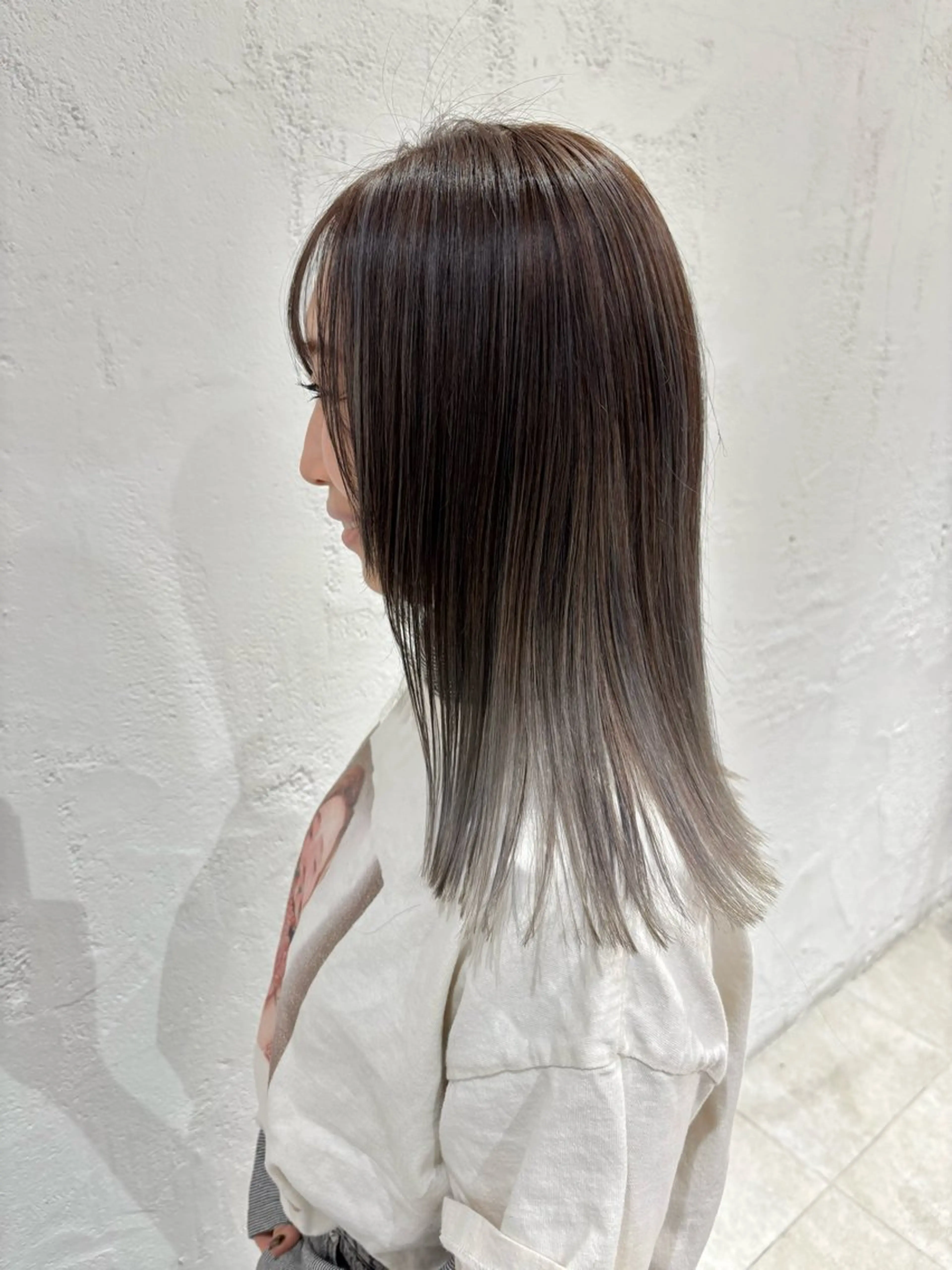 セミロング カラー バレイヤージュ ブリーチ ハイライトカラー ハイライト レイヤーカット ヘアカラー トリートメント サソウ ユリエ🥥のヘアスタイル