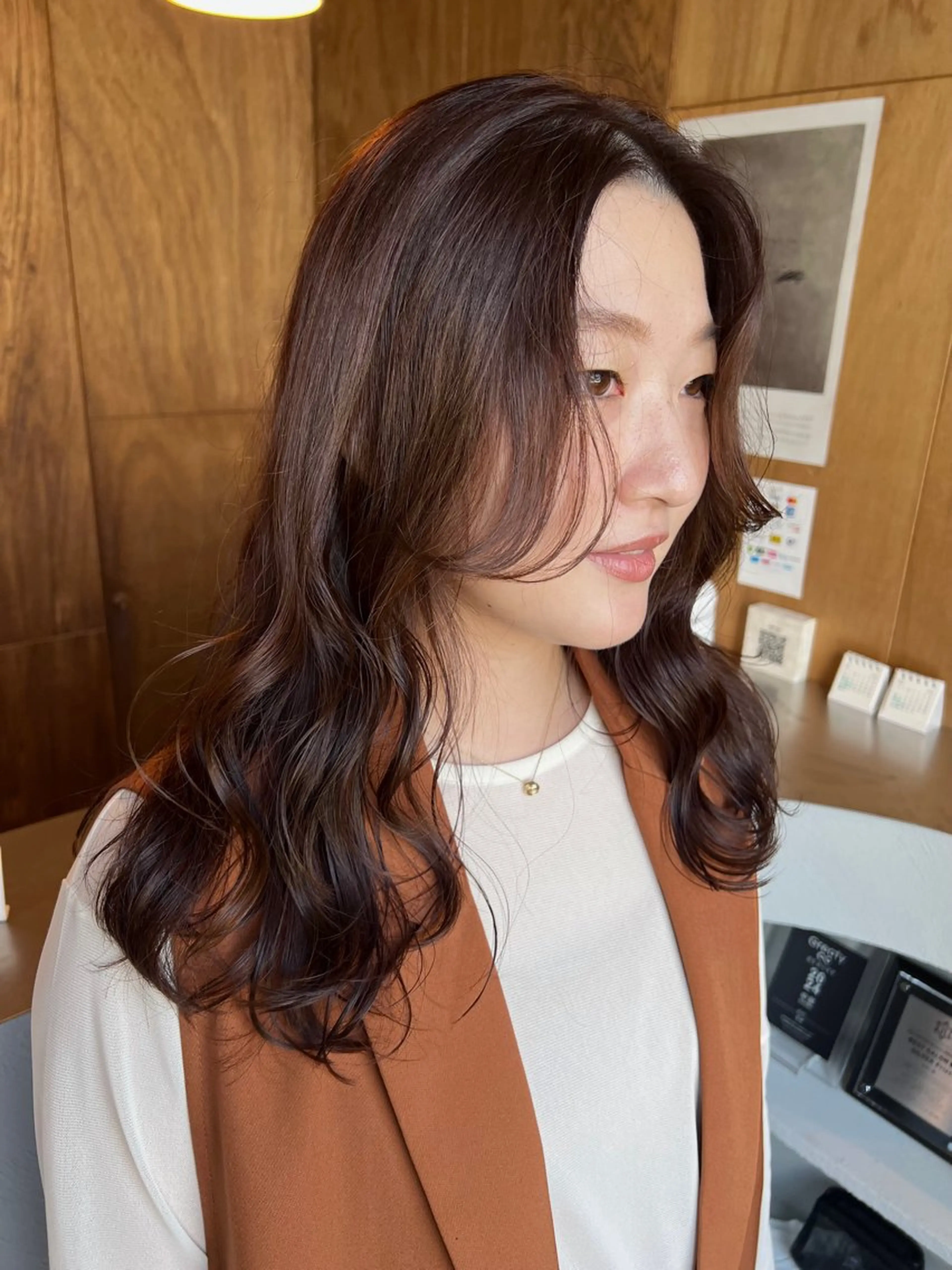 ミディアム パープルカラー cocoro /レイヤーカットのヘアスタイル