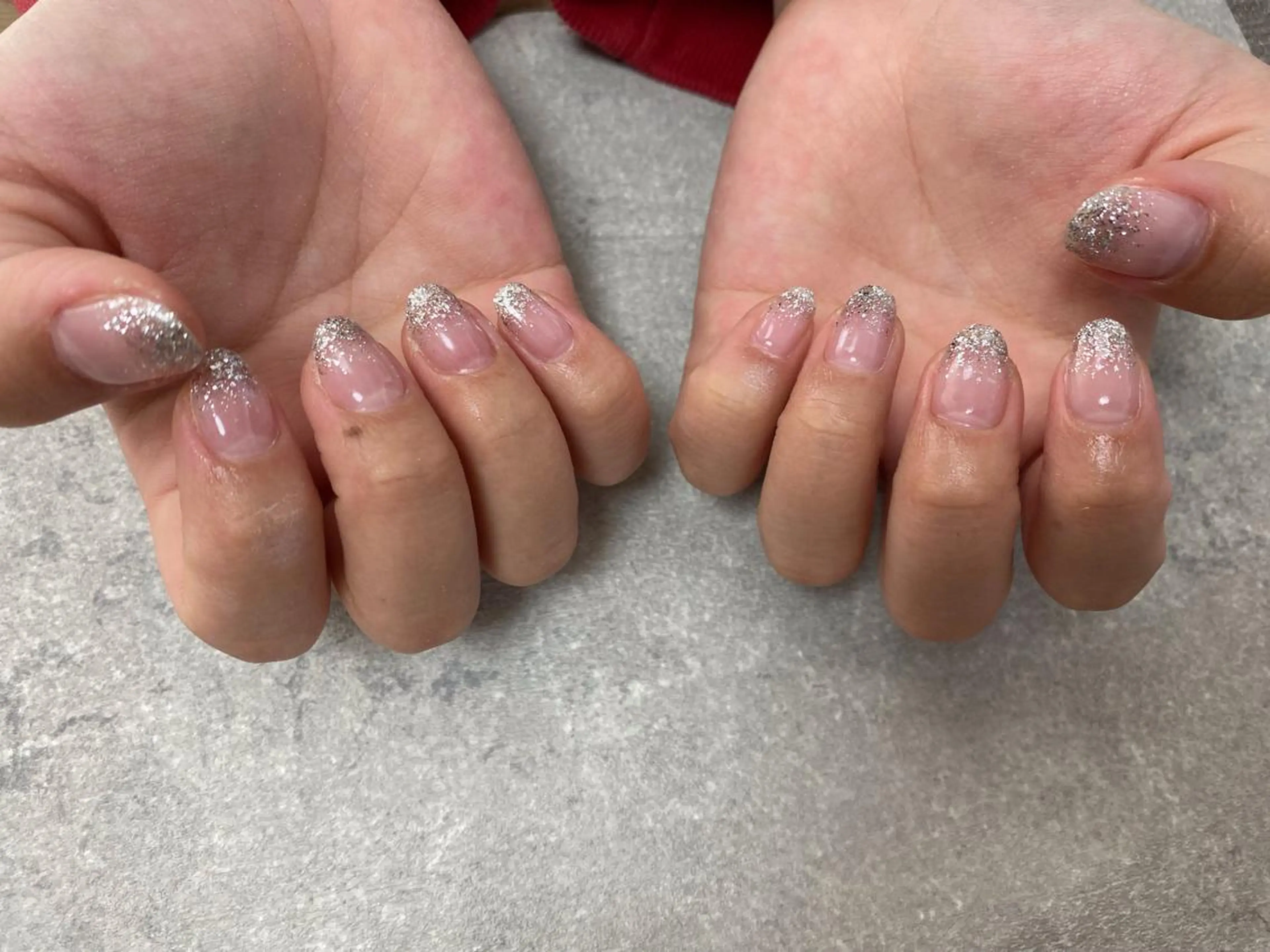 ネイル ラメ(グリッター) ラメグラデーション シルバー mogunail &blowのネイルデザイン