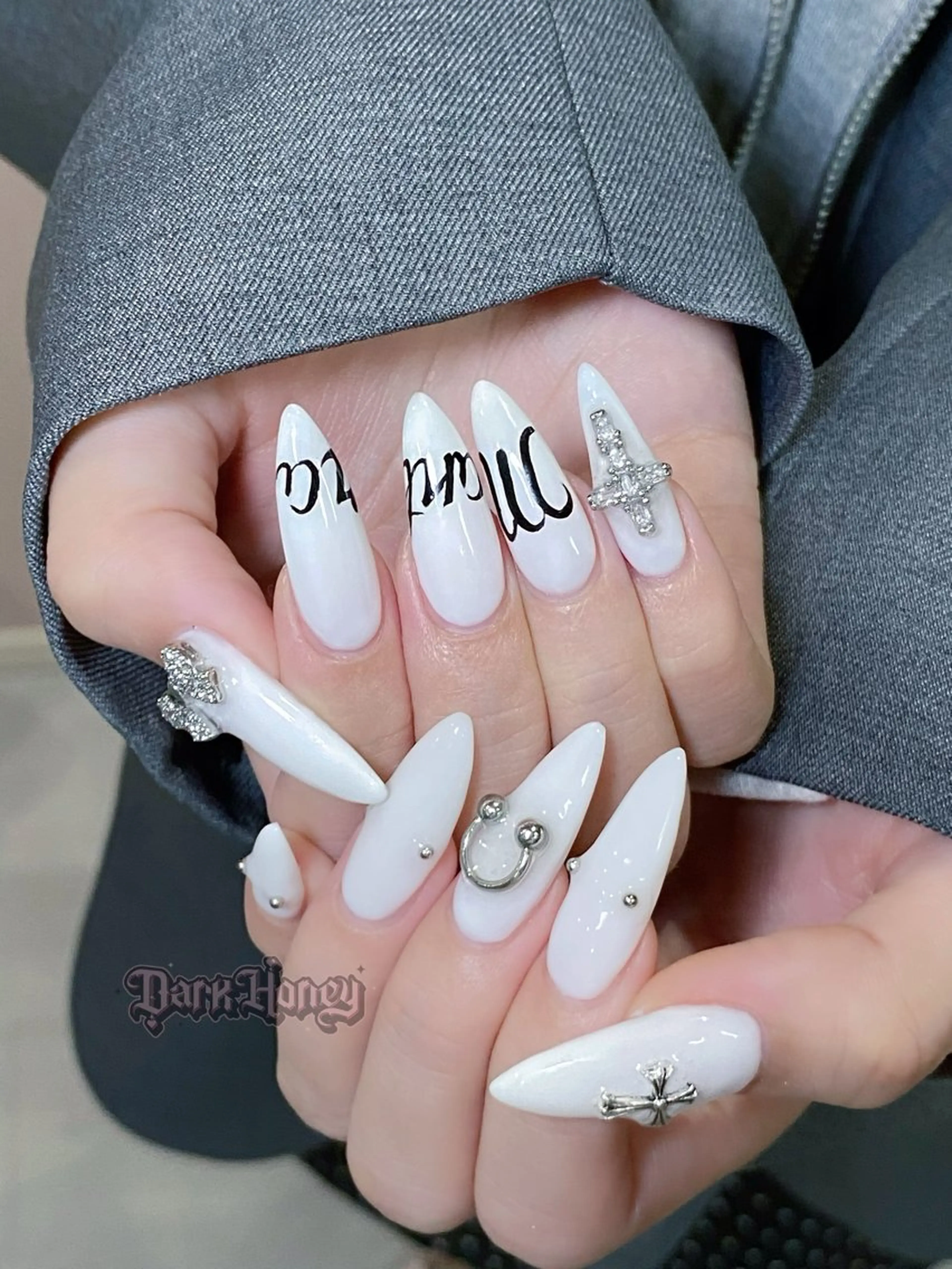 ネイル ハンドネイル ハンドケア DarkHoney 池袋店のネイルデザイン