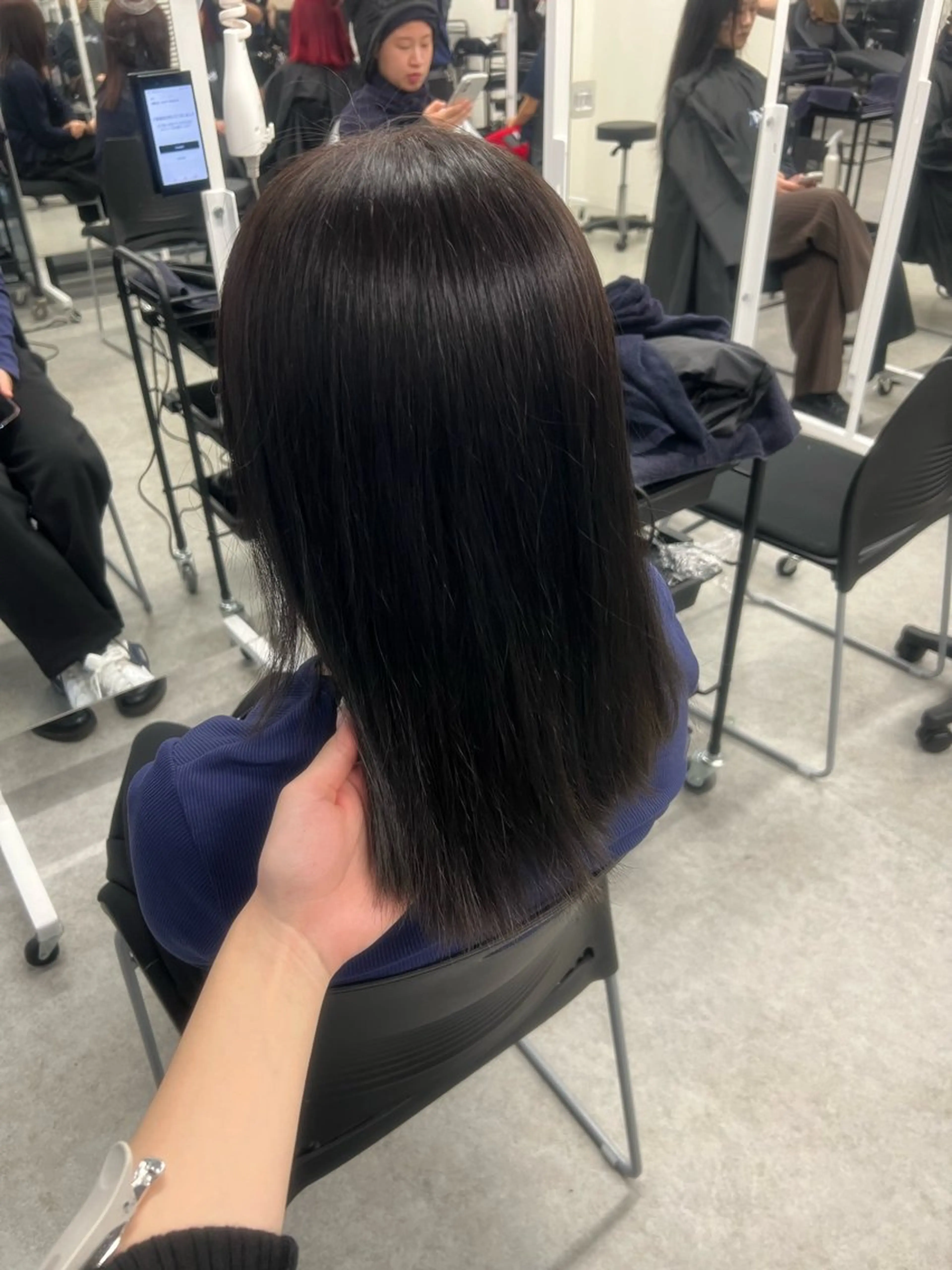 ミディアム カラー Natsumi / 透明感艶カラーのヘアスタイル