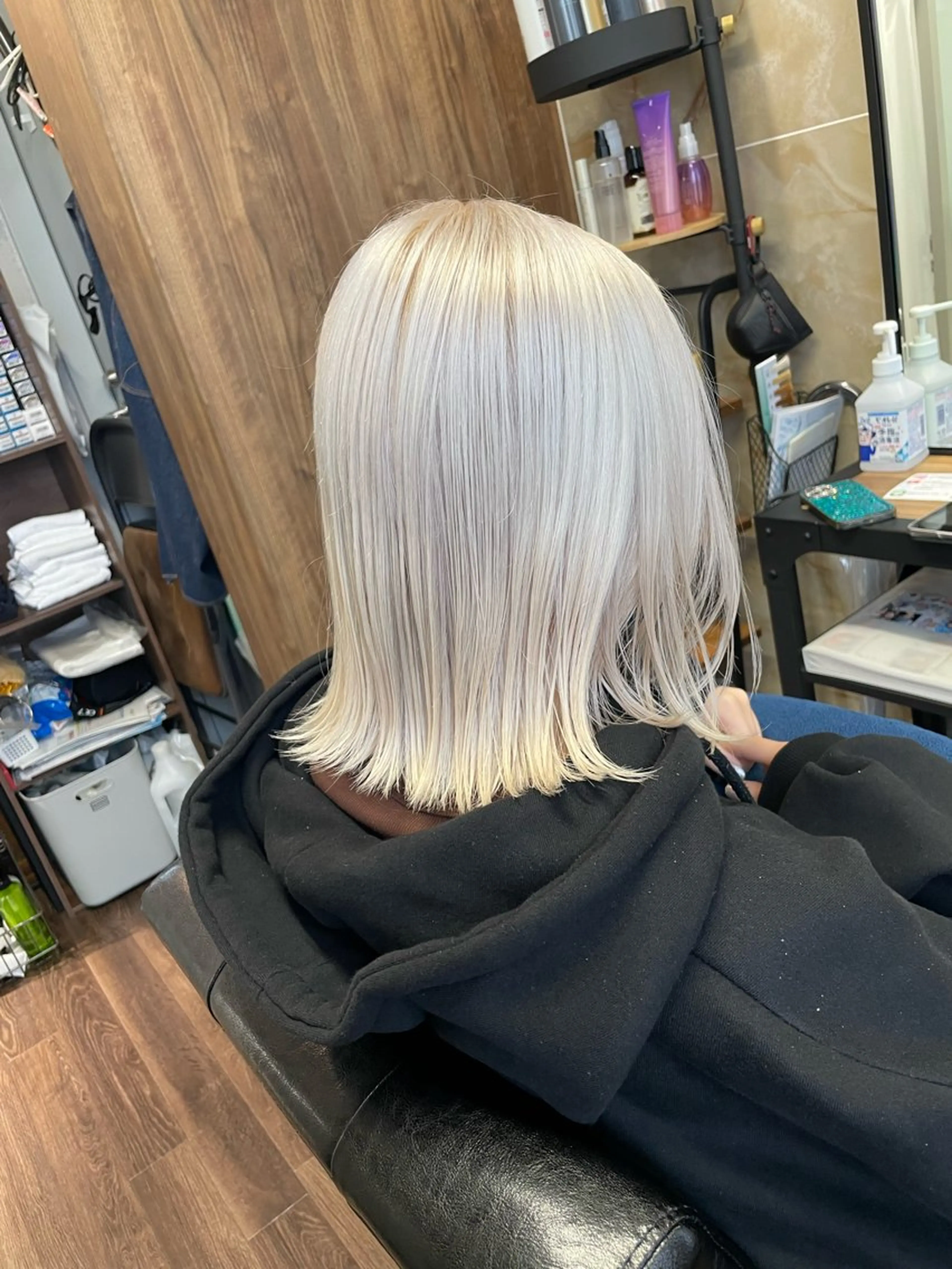 ミディアム カラー ブリーチ ダブルカラー ヘアカラー トリートメント Lull1人美容室 バレイヤージュのヘアスタイル