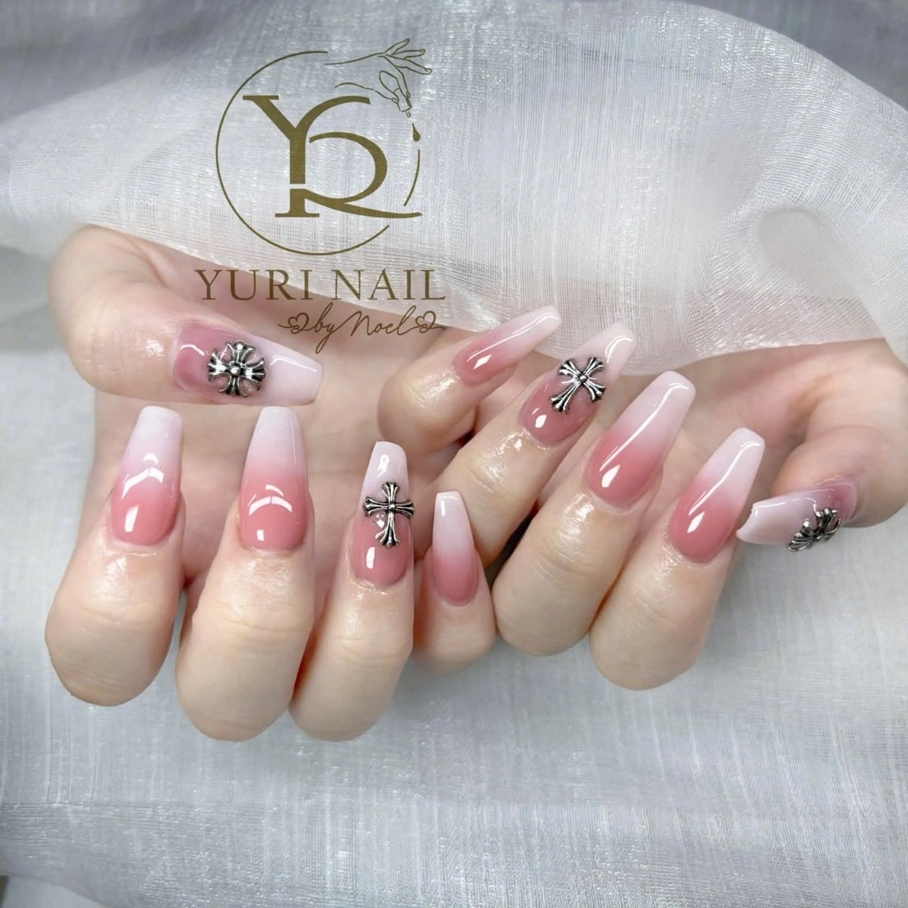 ネイル チークネイル フットネイル フレンチネイル グラデーション キラキラネイル ハンドネイル フットネイル ハンドケア YURI Nail Funabashiのネイルデザイン