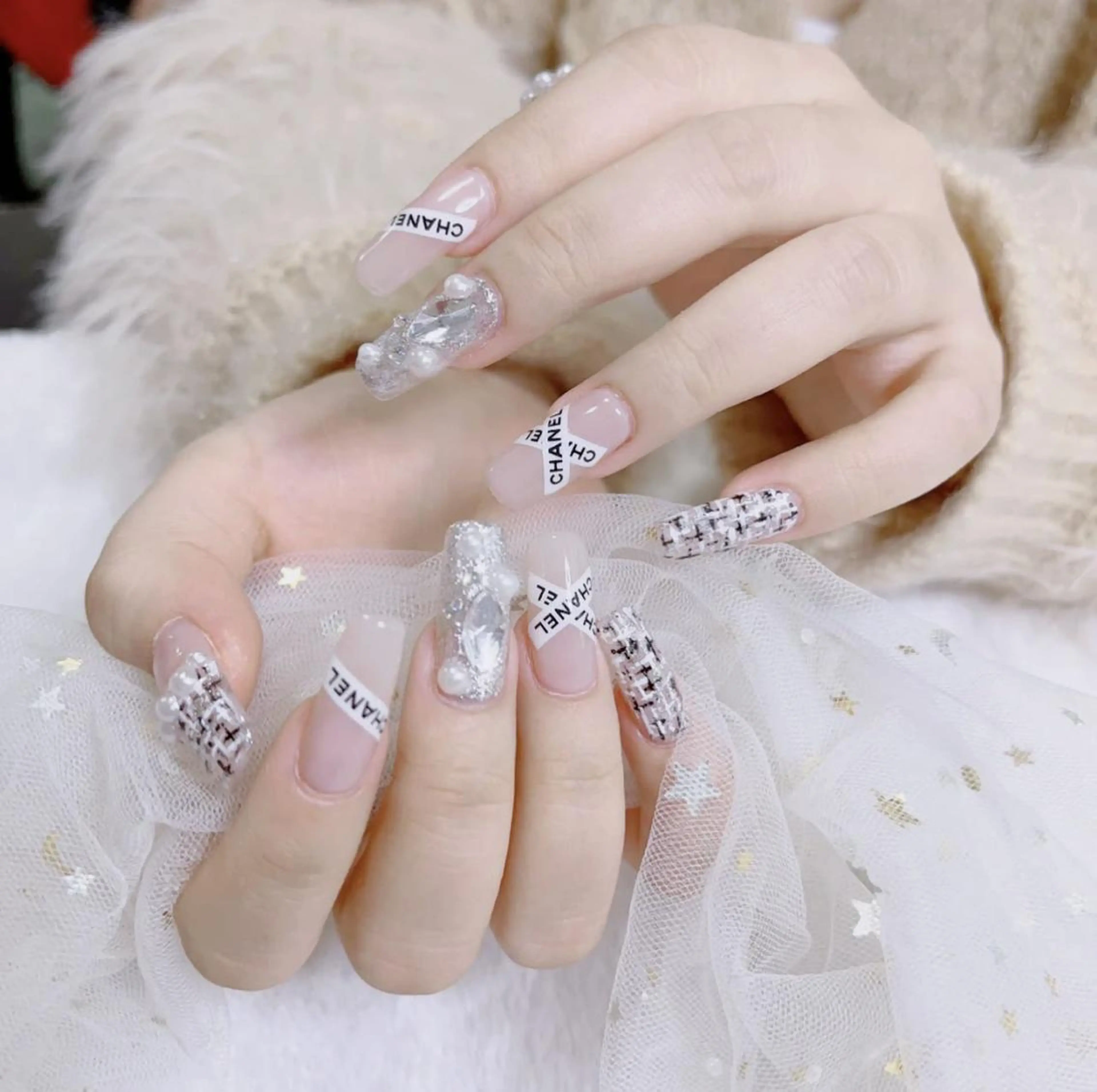 ネイル 長さ出し ネイルチップ Queens みなみのネイルデザイン