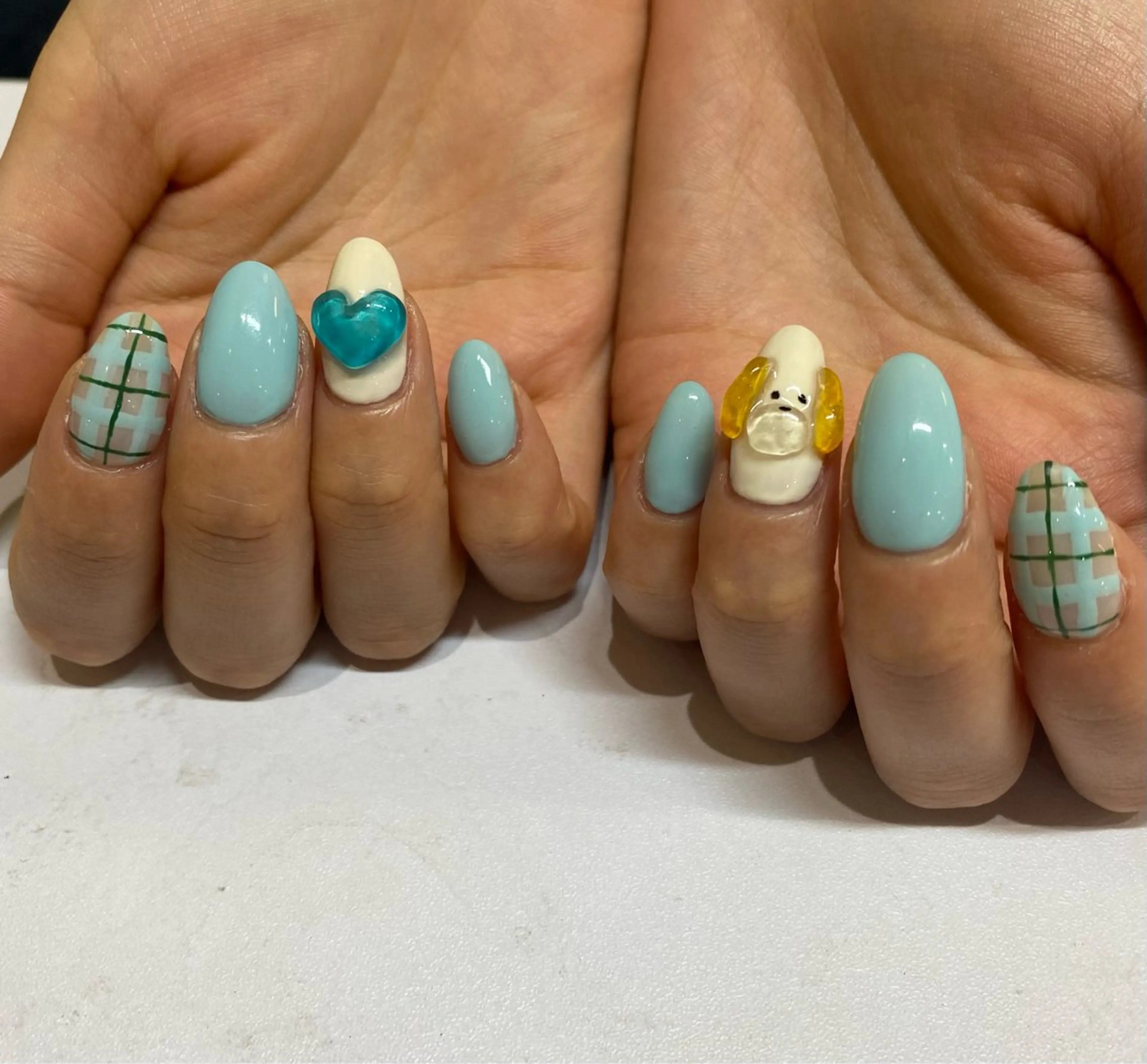 ネイル 藤井 里緒奈のネイルデザイン