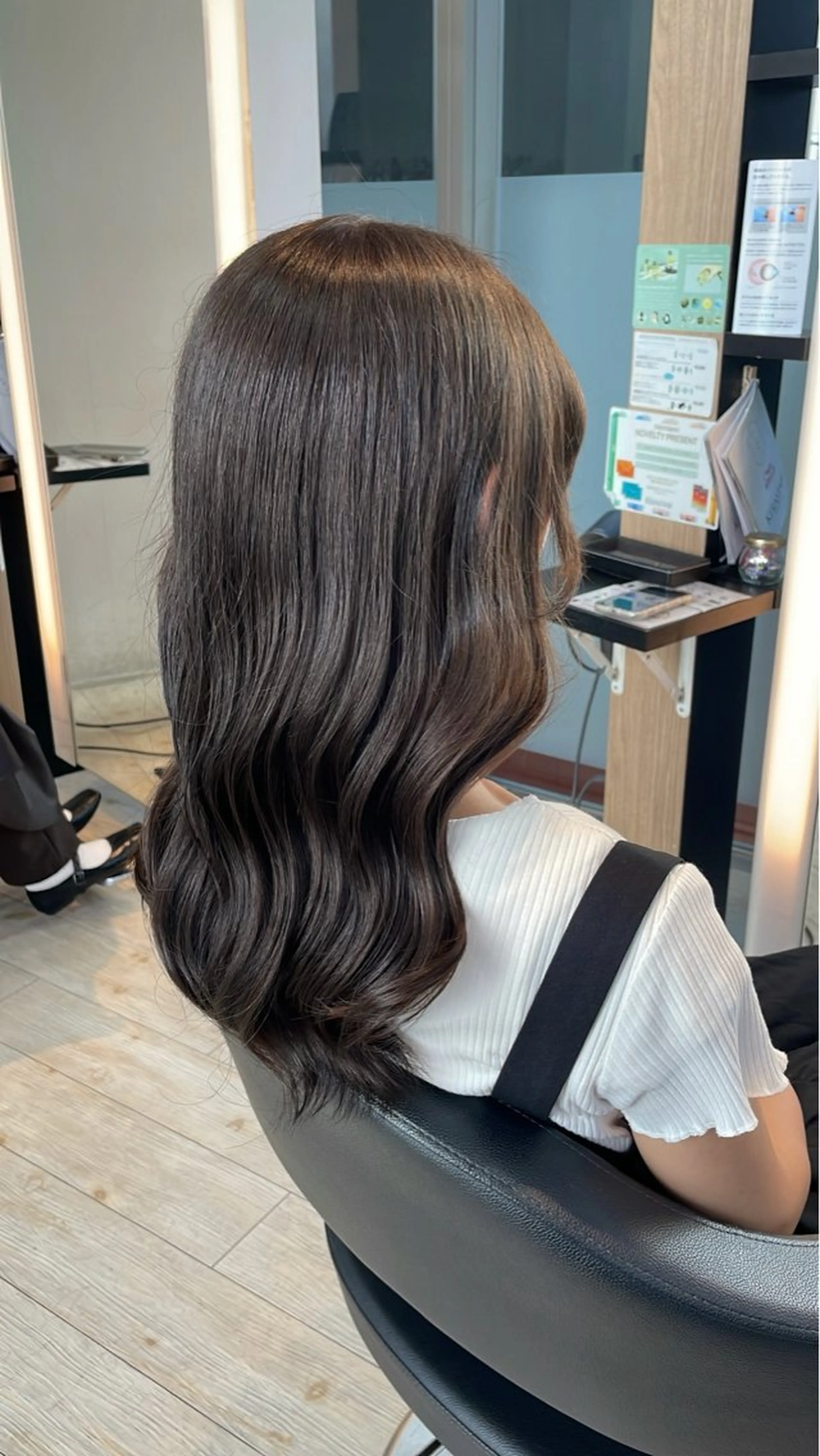 セミロング カラー ブリーチ 透明感カラー ダブルカラー グレージュ カーキグレージュ ヘアカラー トリートメント ブリーチ/髪質改善/ ハイトーン/暖色のヘアスタイル