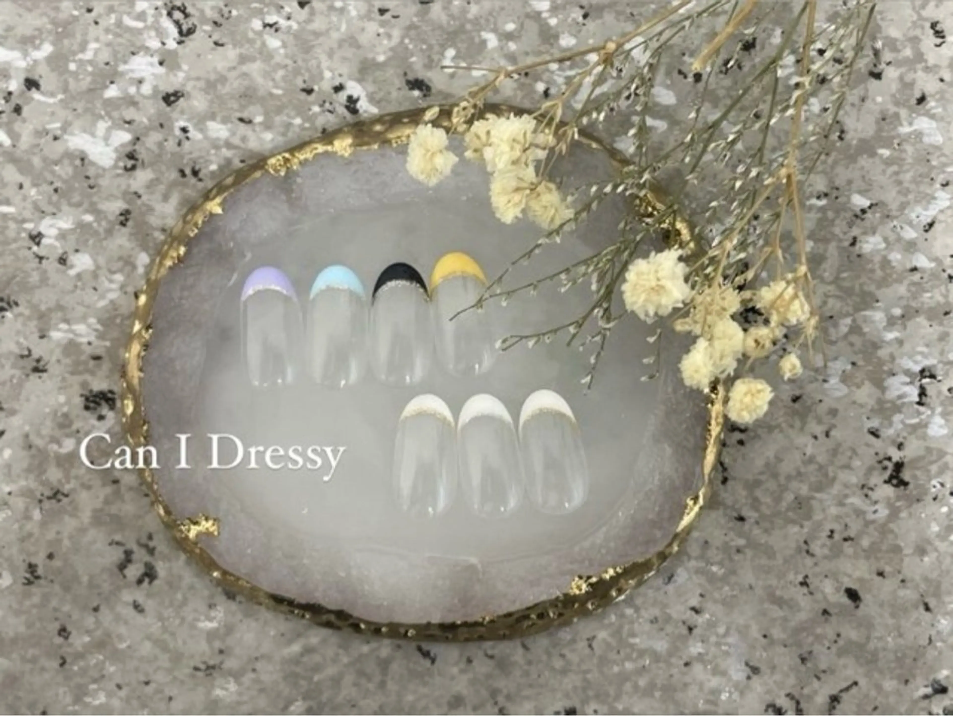 オフ込み　フレンチネイル　根本がクリアのデザインです。ドライケア、ファイリング込みの写真