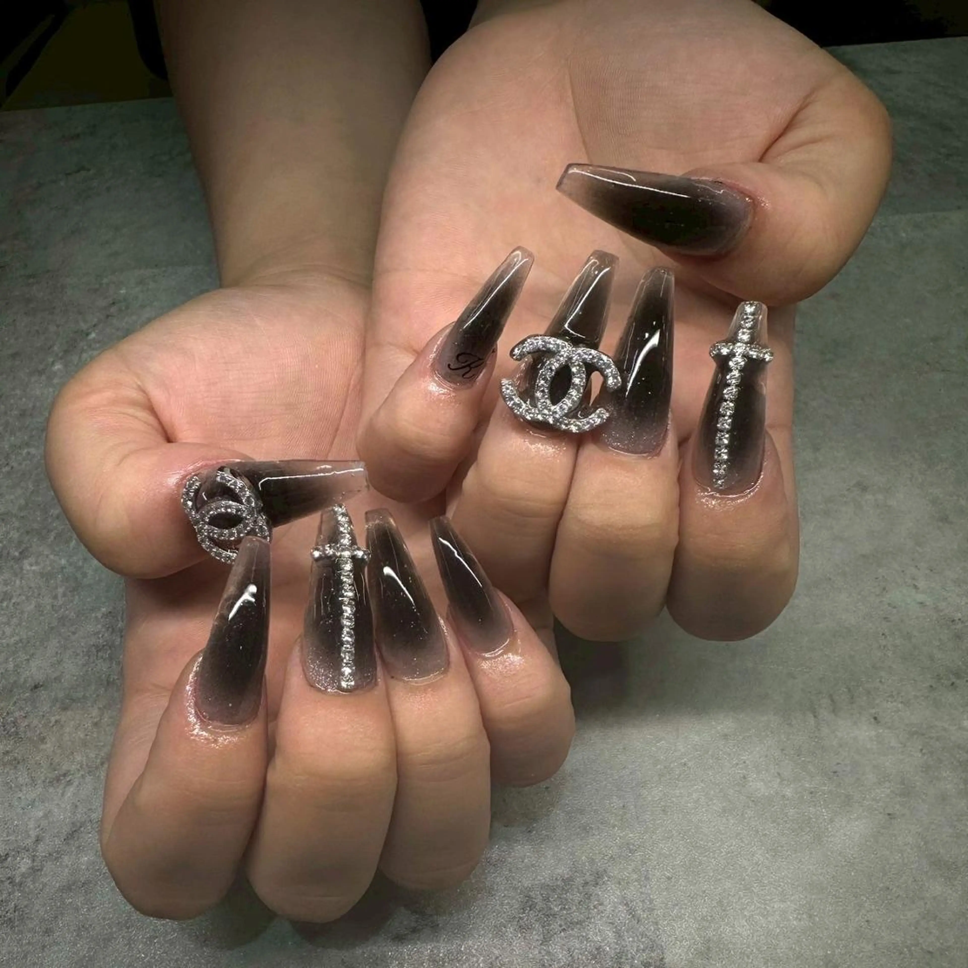 ネイル アニマル柄 オーロラネイル ブラウン 桜ネイル クリアネイル ハンドネイル 長さだし特化持ち込み Inoueのネイルデザイン