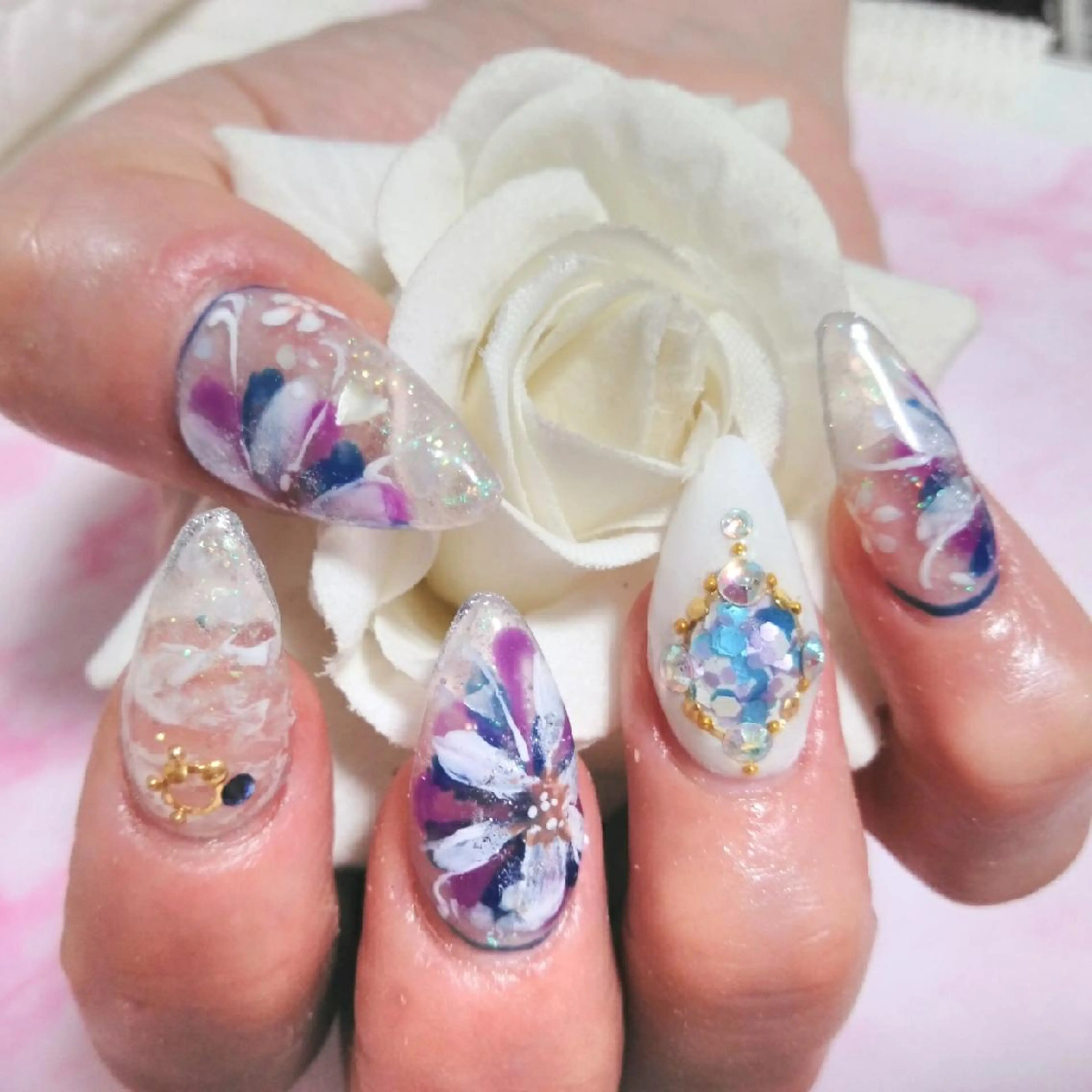 ネイル スカルプネイル エステとネイル ローズコンフォートのネイルデザイン