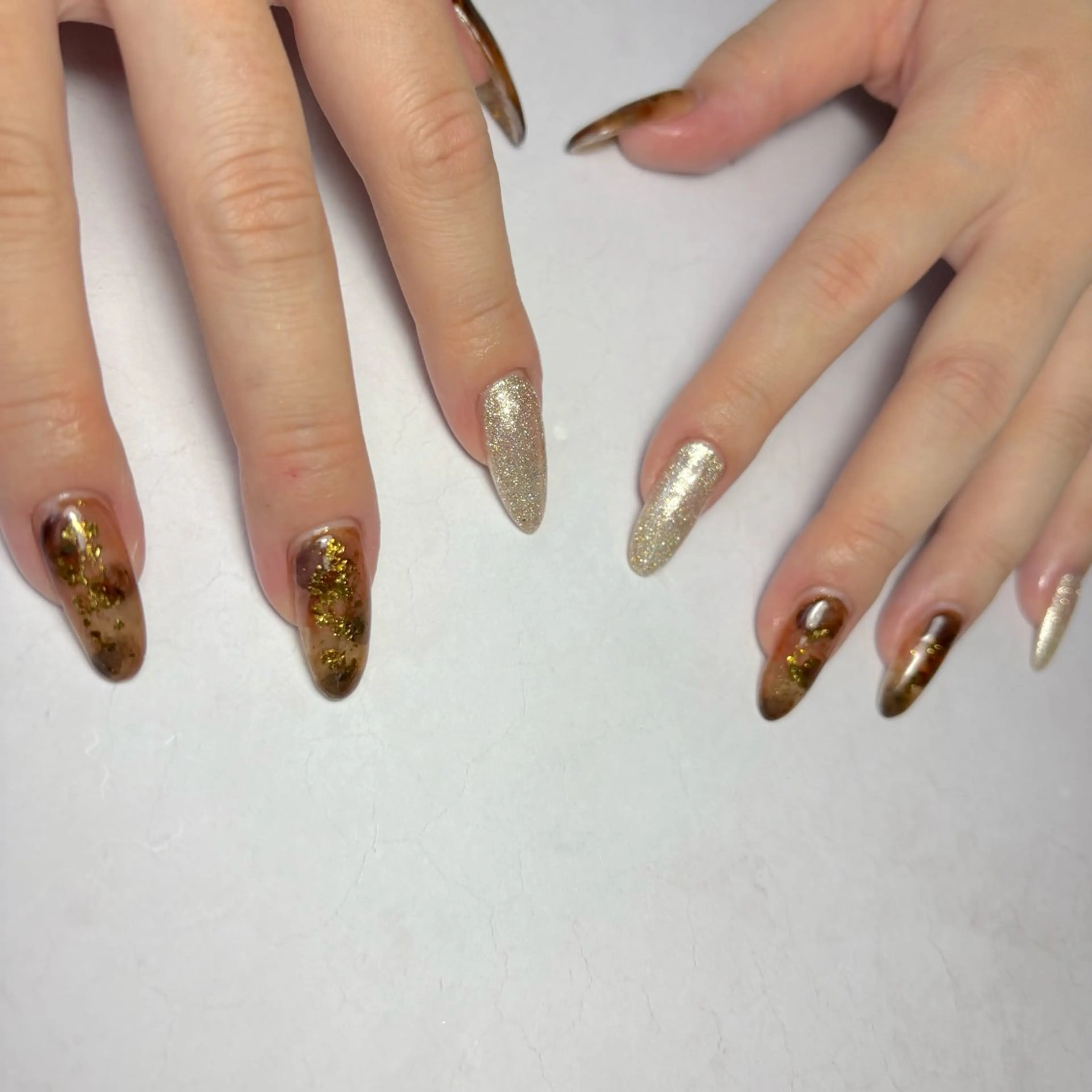 ネイル べっ甲ネイル キラキラネイル ニュアンスネイル ハンドネイル Nail Salon noiのネイルデザイン