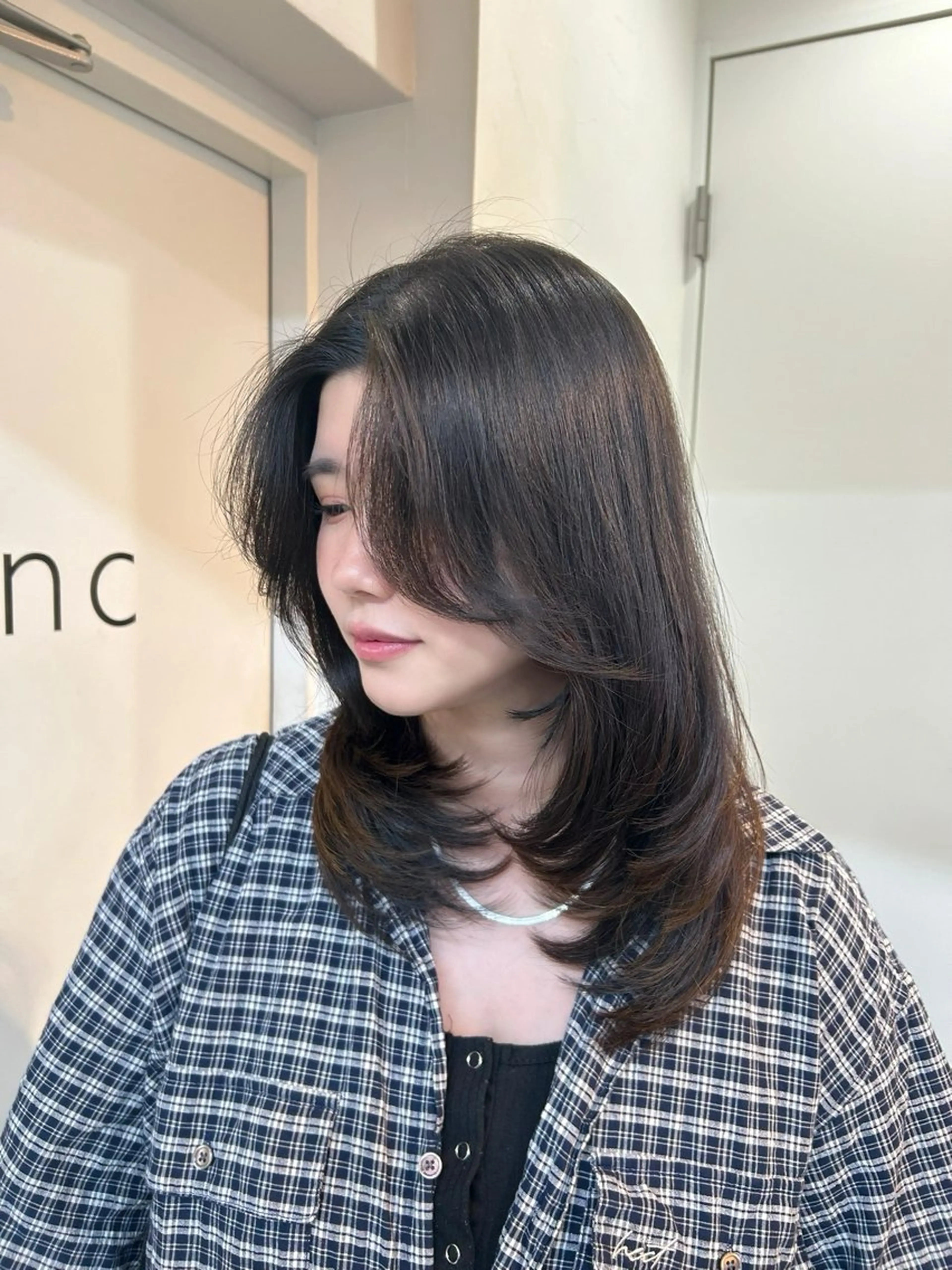 ミディアム ボブ 顔まわりレイヤー 韓国風ヘア レイヤーカット 似合わせカット 梅田l大人韓国ヘア レイヤー×艶カラーのヘアスタイル