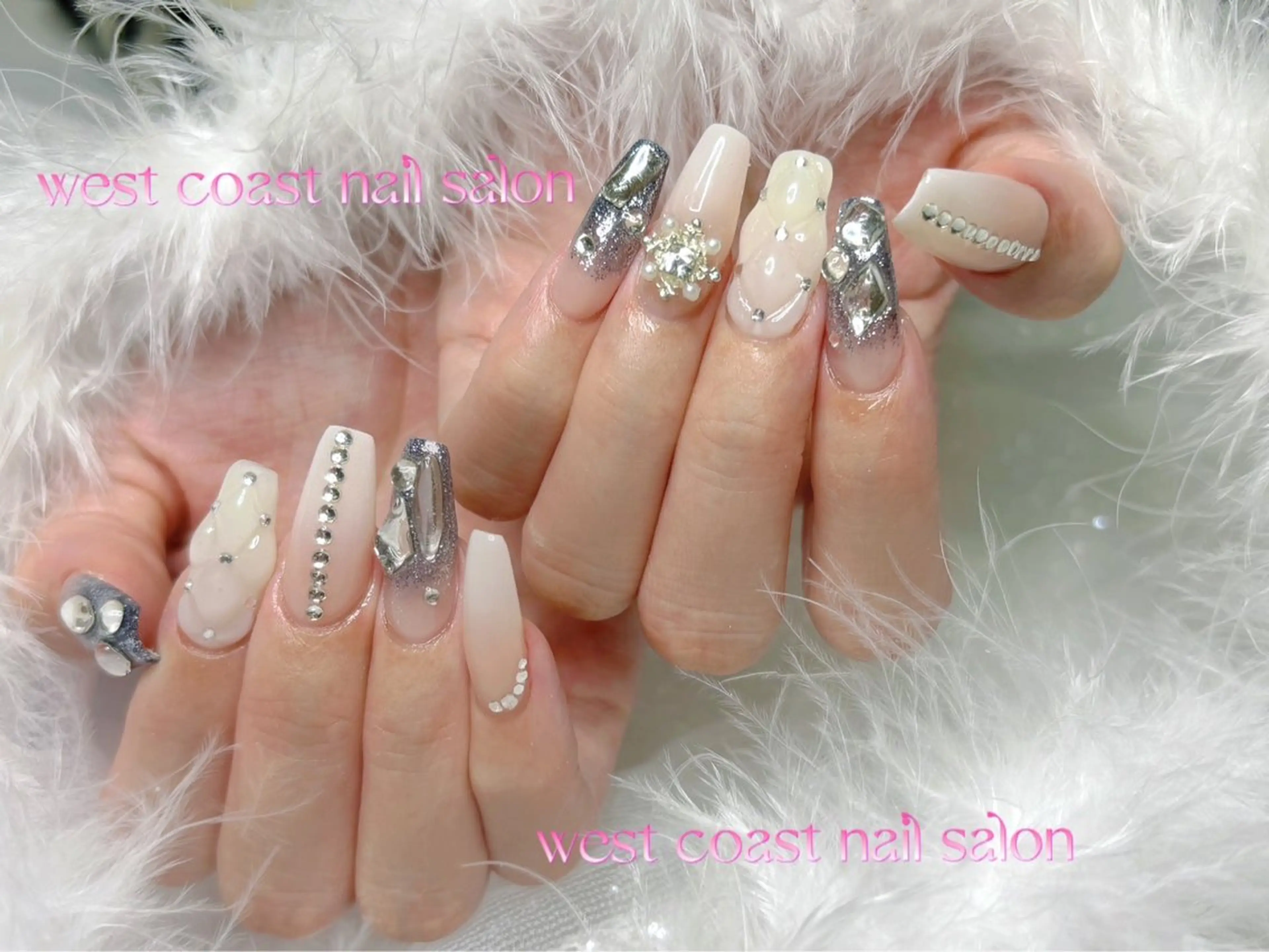 ネイル 長さ出し リボン、ガーリー パーツ放題専門店のネイルデザイン