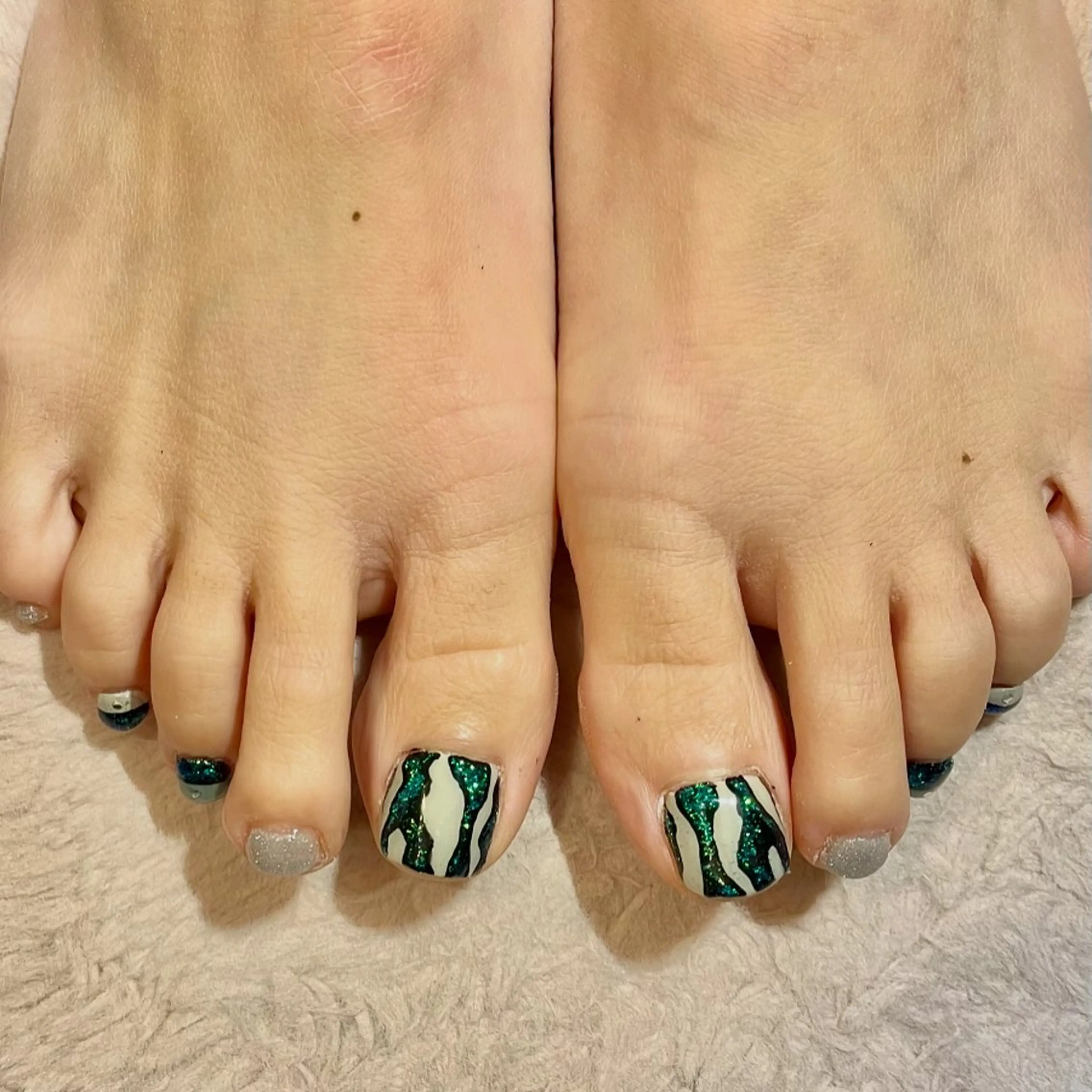 ネイル フットネイル 新宿ネイルサロン ジェミディローサ所属・新宿ネイルサロン ジェミディローサのネイルデザイン