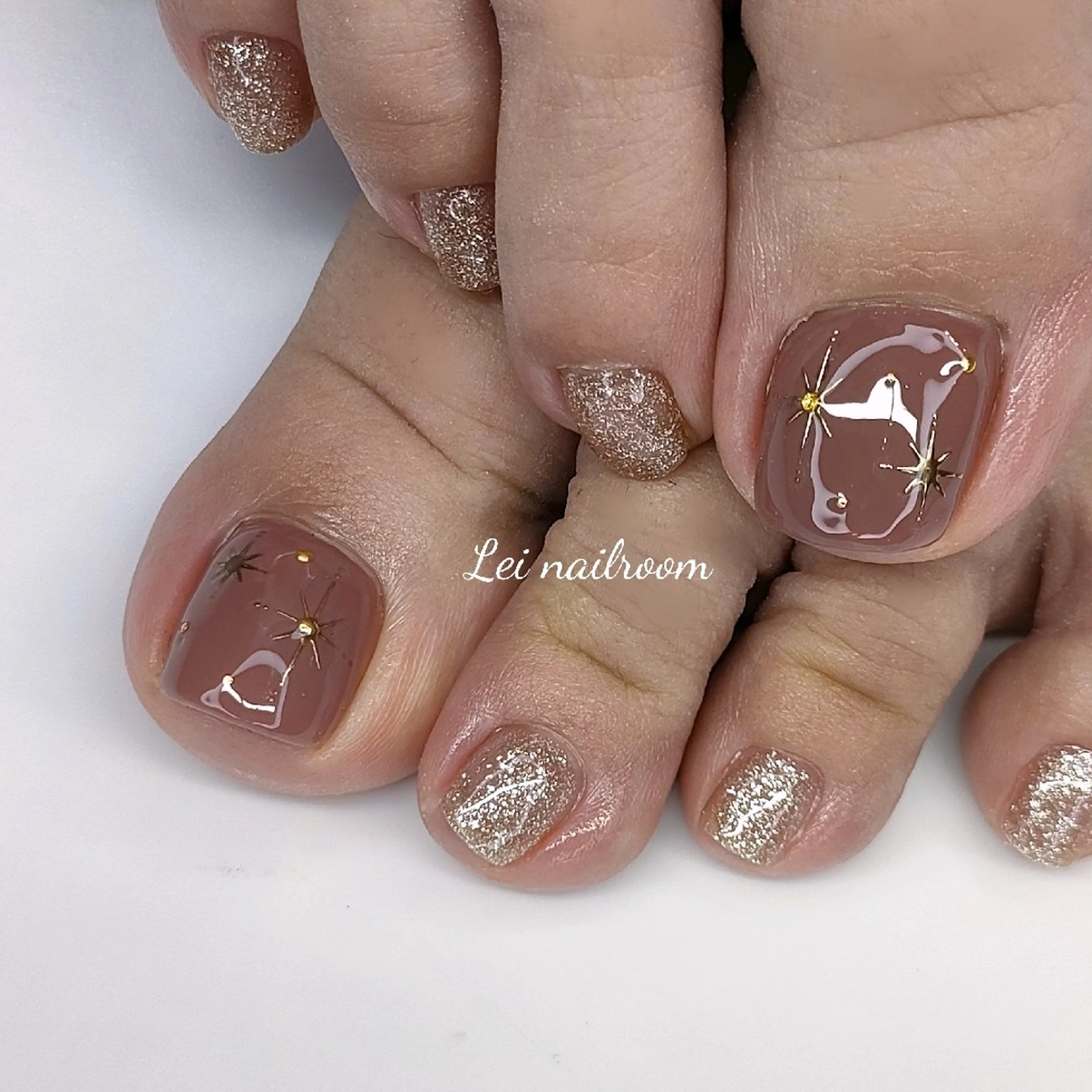 ネイル アートネイル フットネイル シンプルネイル フットネイル lei🌼 nailroomのネイルデザイン