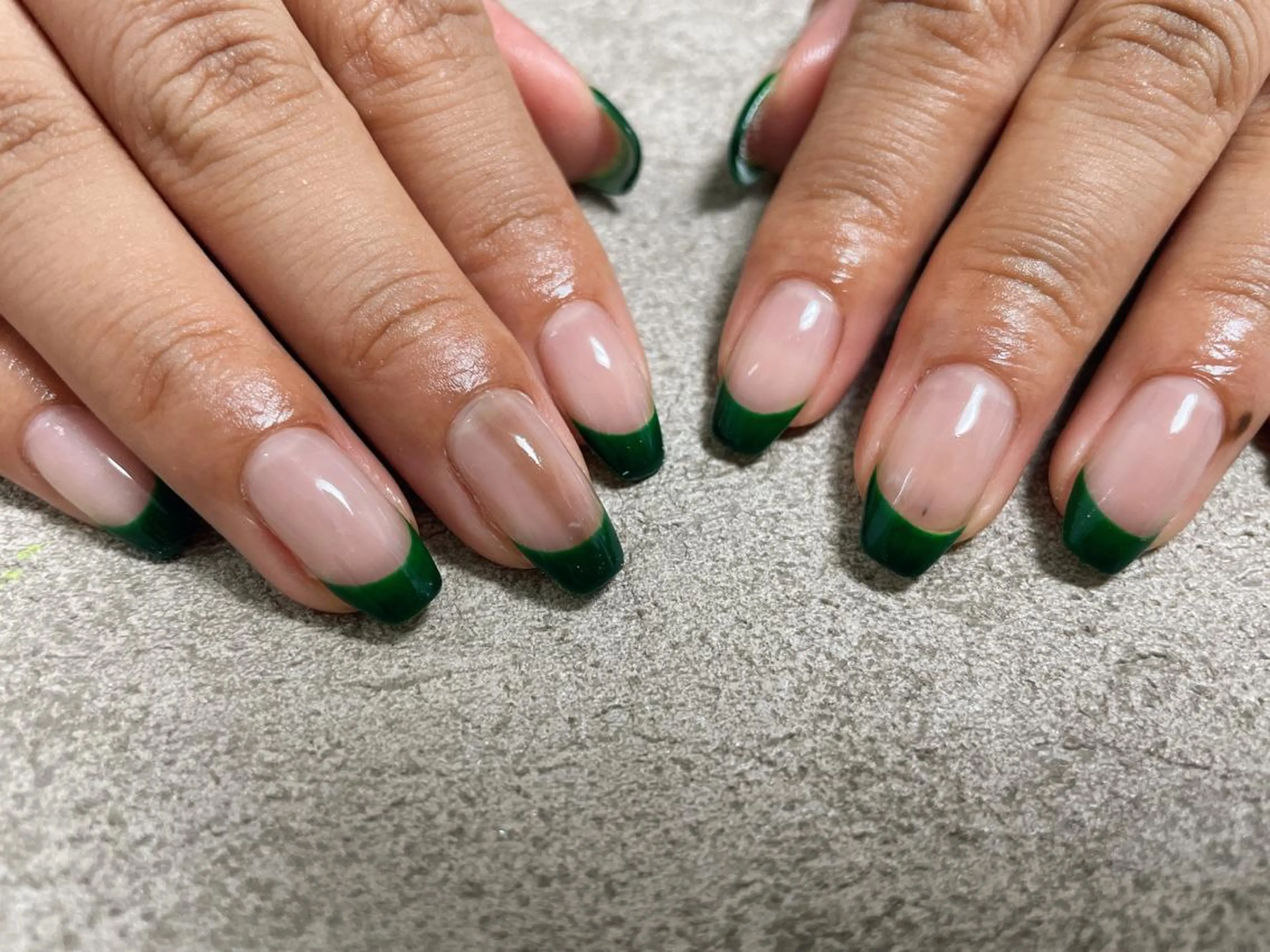 ネイル フレンチネイル グリーン mogunail &blowのネイルデザイン