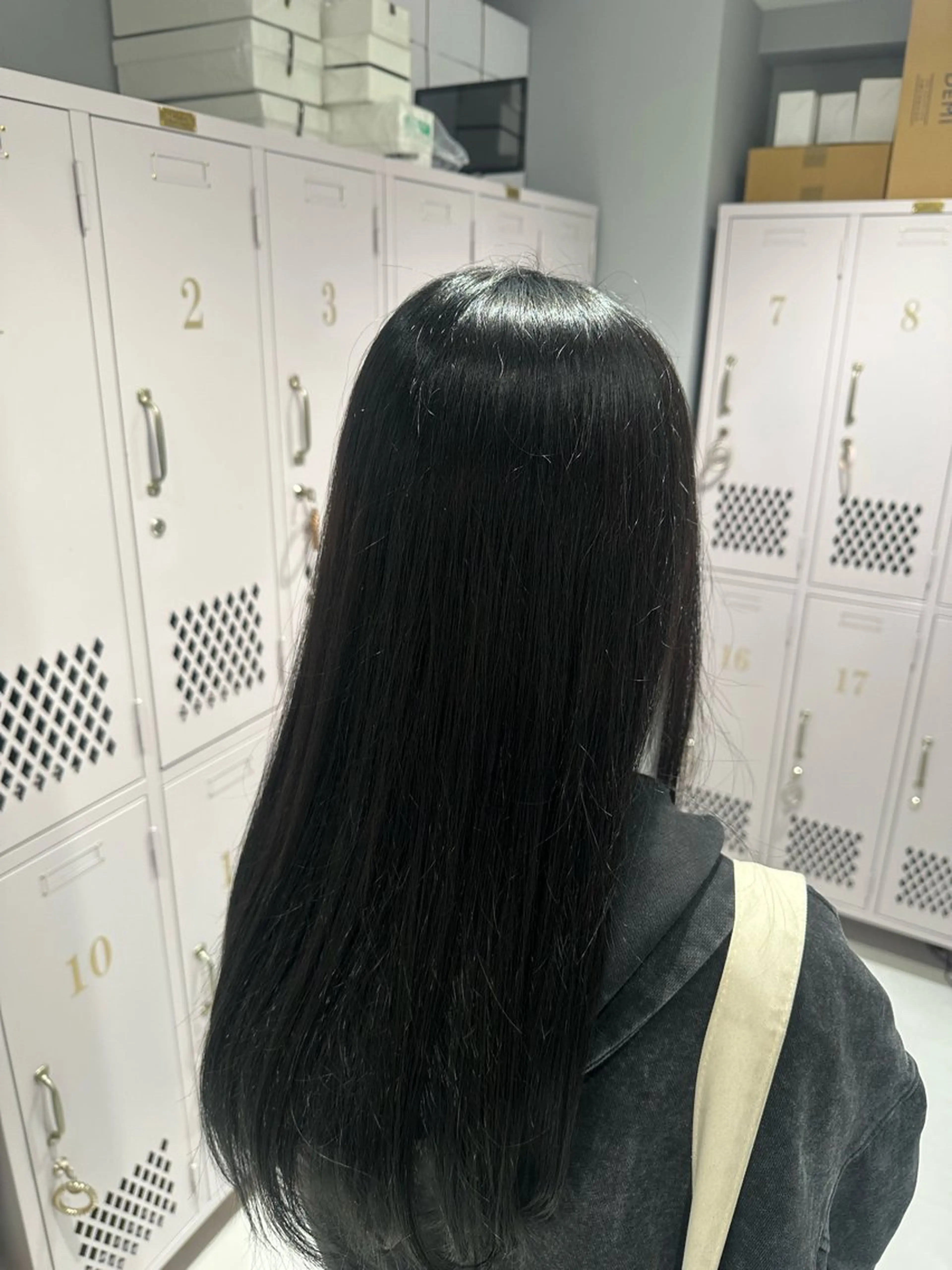 ロング 艶髪ハイトーン✖️ デザインシュンペイのヘアスタイル