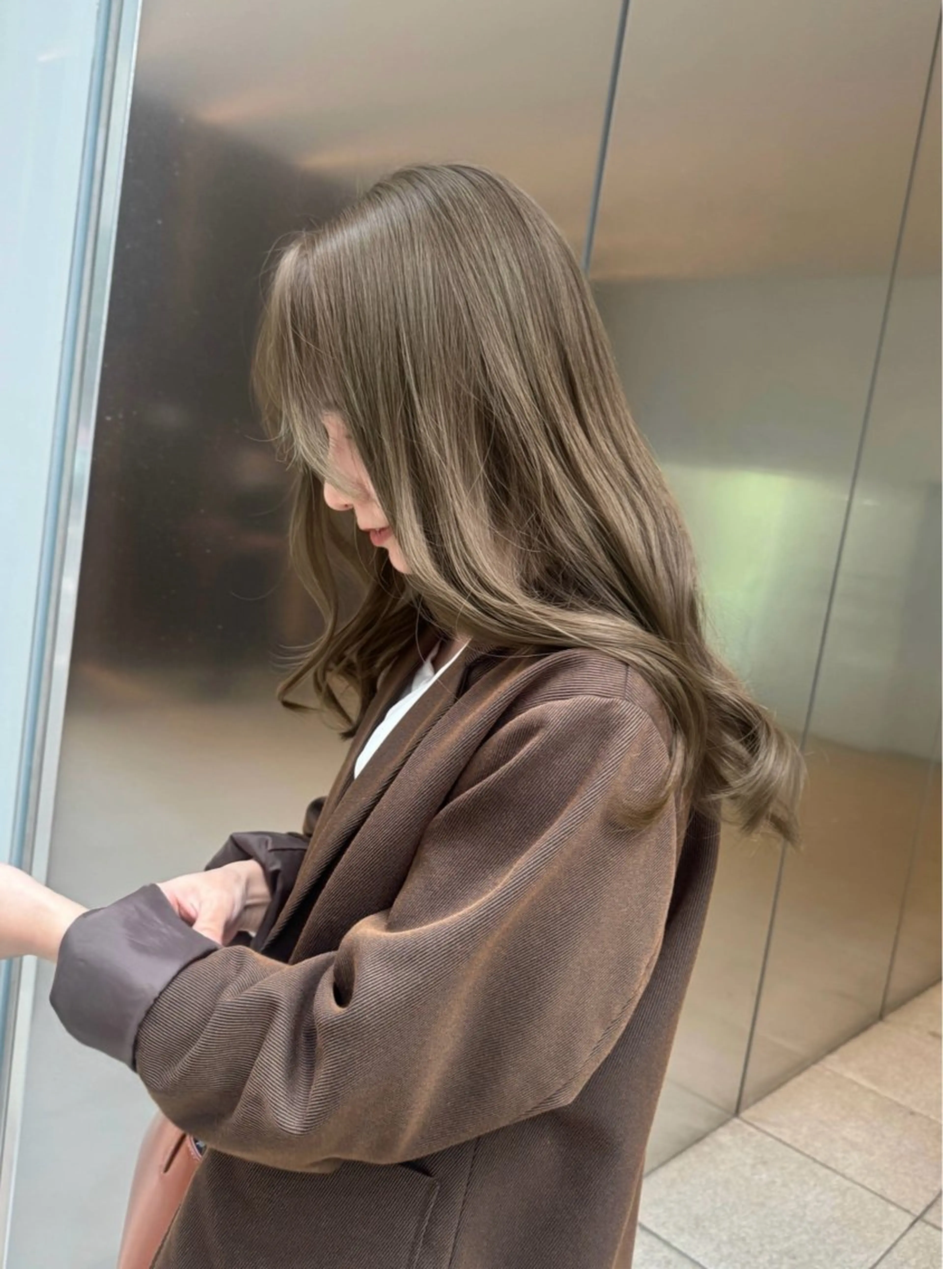 セミロング 透明感カラー 🪽AYAKAのヘアスタイル