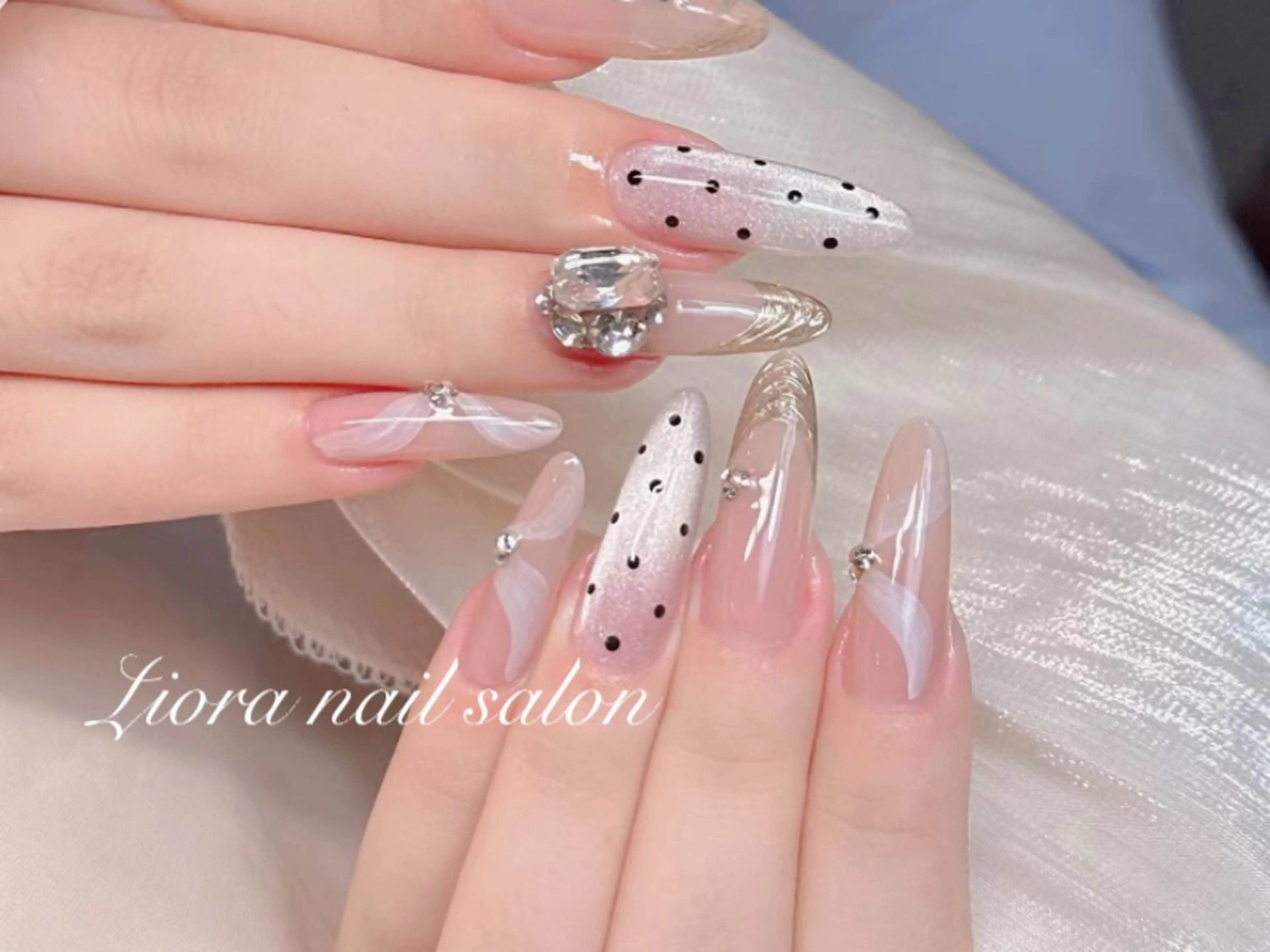 ネイル フレンチネイル ジェルネイル ガーリー グラデーション キラキラネイル ハンドネイル Liora nail スカルプ専門店のネイルデザイン