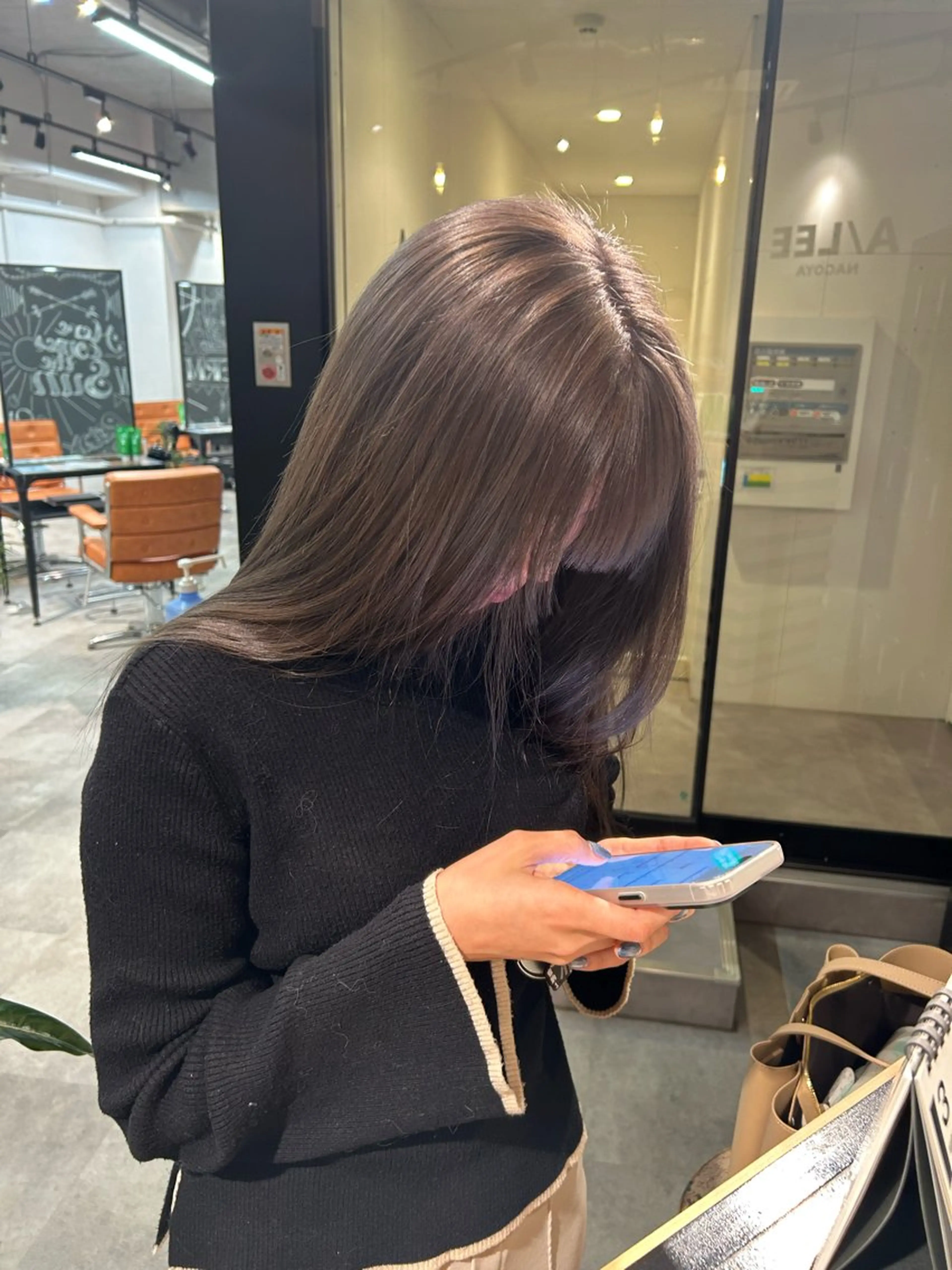 ミディアム カラー グレージュ ヘアカラー トリートメント ウルフカット レイヤーカット上柿のヘアスタイル