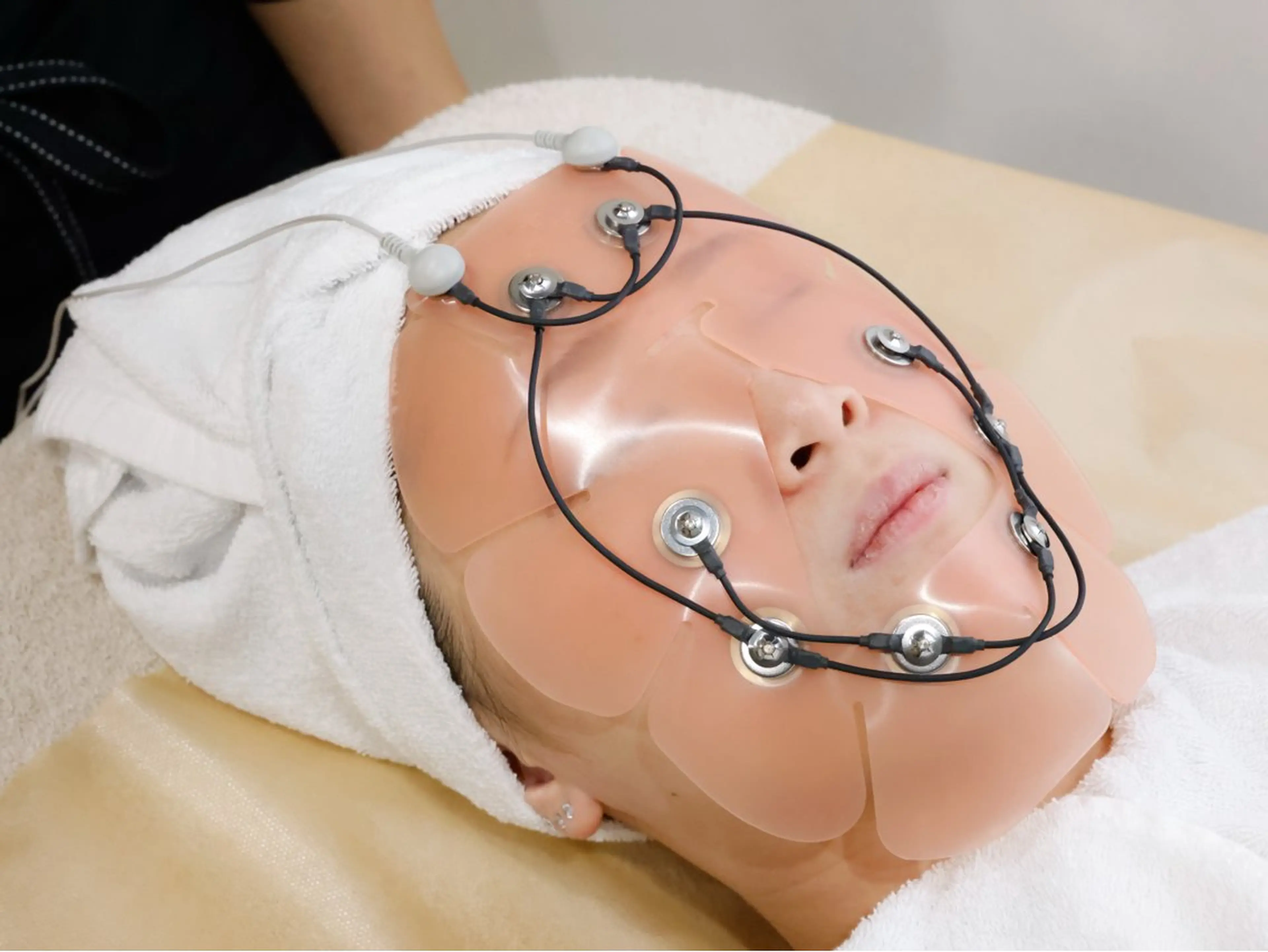 【毛穴吸引+EMS+ソニック+マイクロカレント】贅沢保湿コースの写真