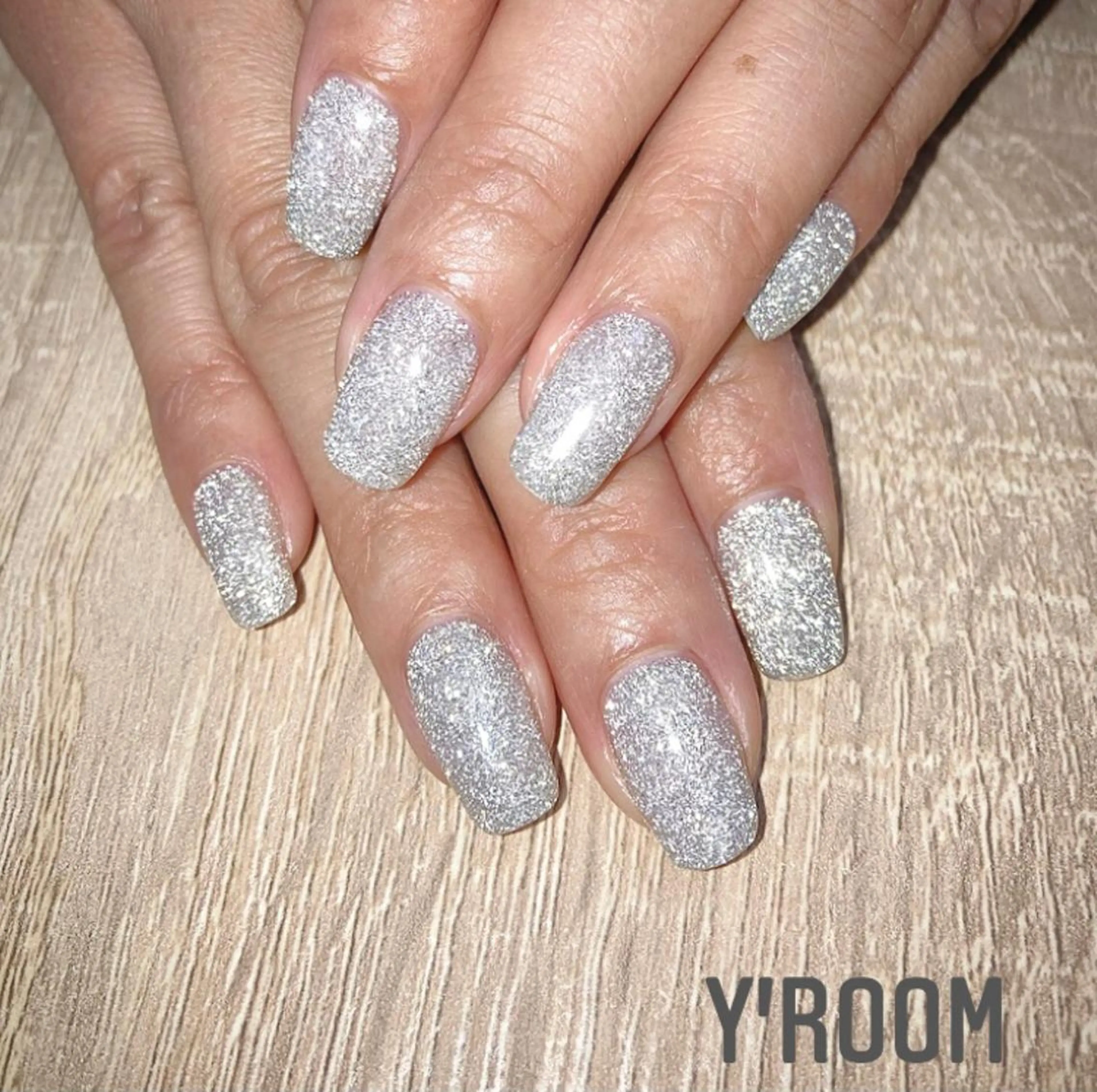 ネイル オーロラネイル フラッシュネイル ジェルネイル グラデーション マグネットネイル ハンドネイル YUKA （ネイリスト）のネイルデザイン