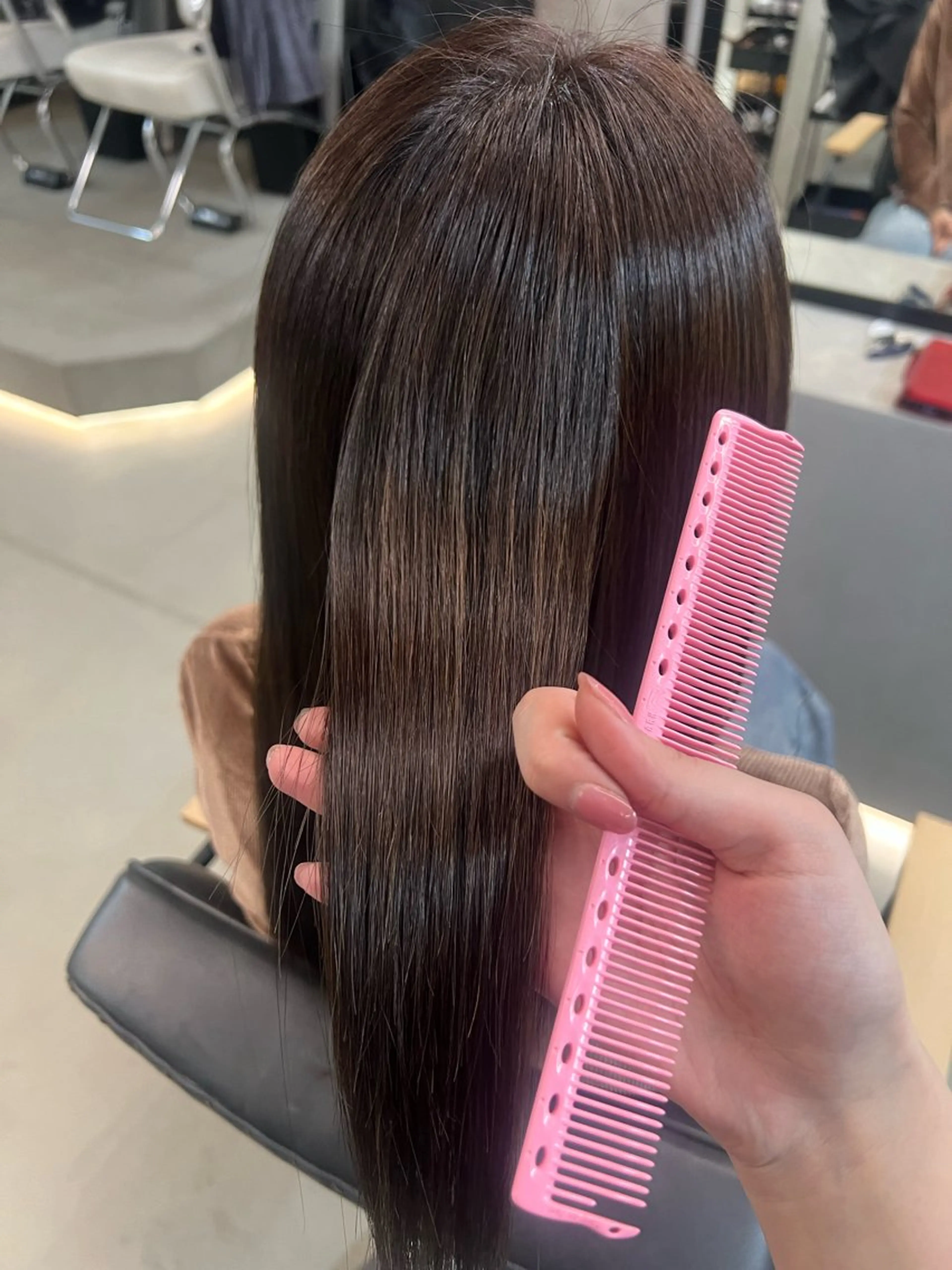 【⚠️平日18時半​〜​限定クーポン🤍】前髪カット➕ケアカラーの写真