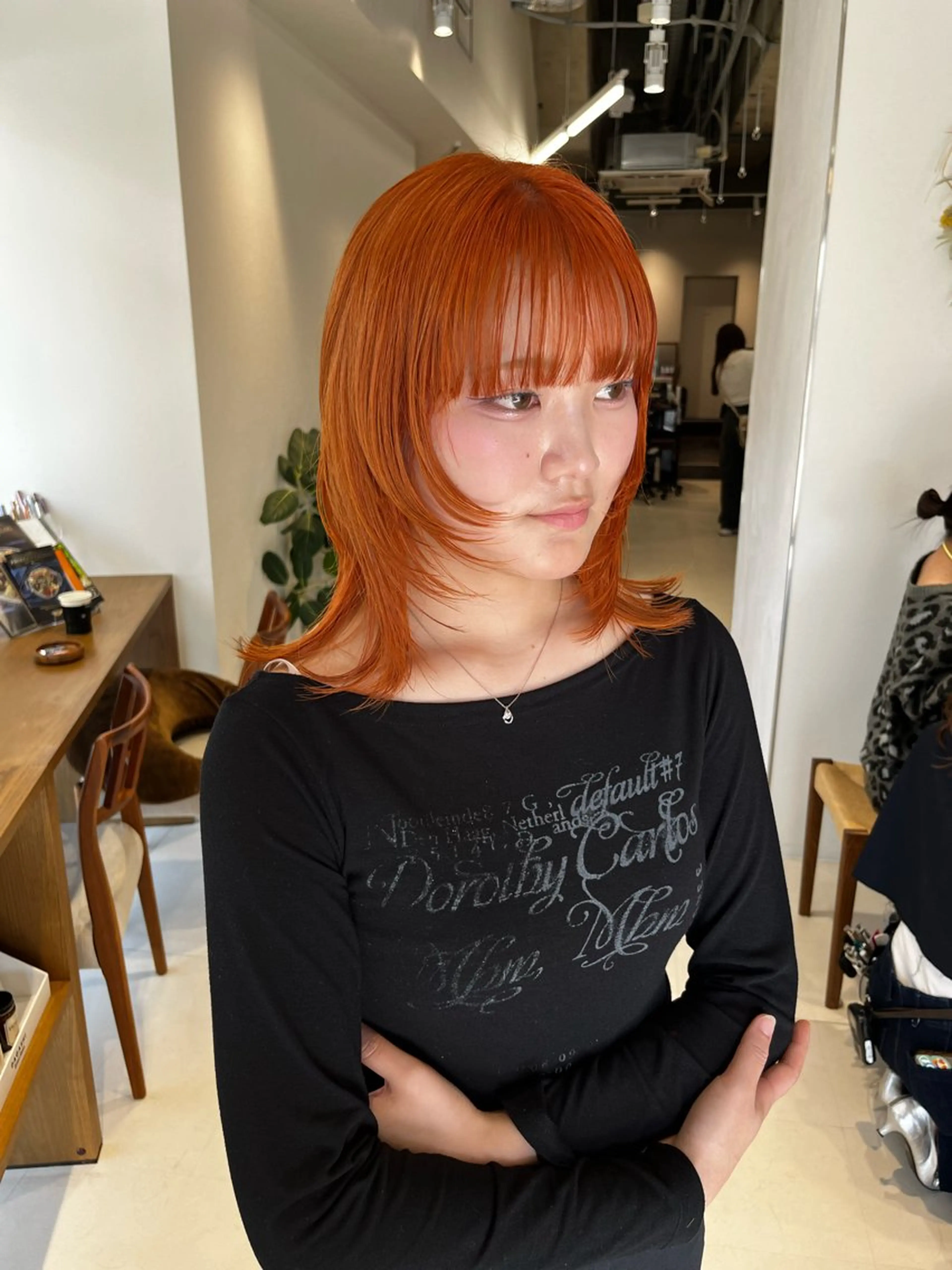 ミディアム カラー オレンジ 顔まわりレイヤー ハッシュカット レイヤーカット カット ヘアカラー トリートメント レイヤーカット/ブラ ウンカラー/河野凜のヘアスタイル