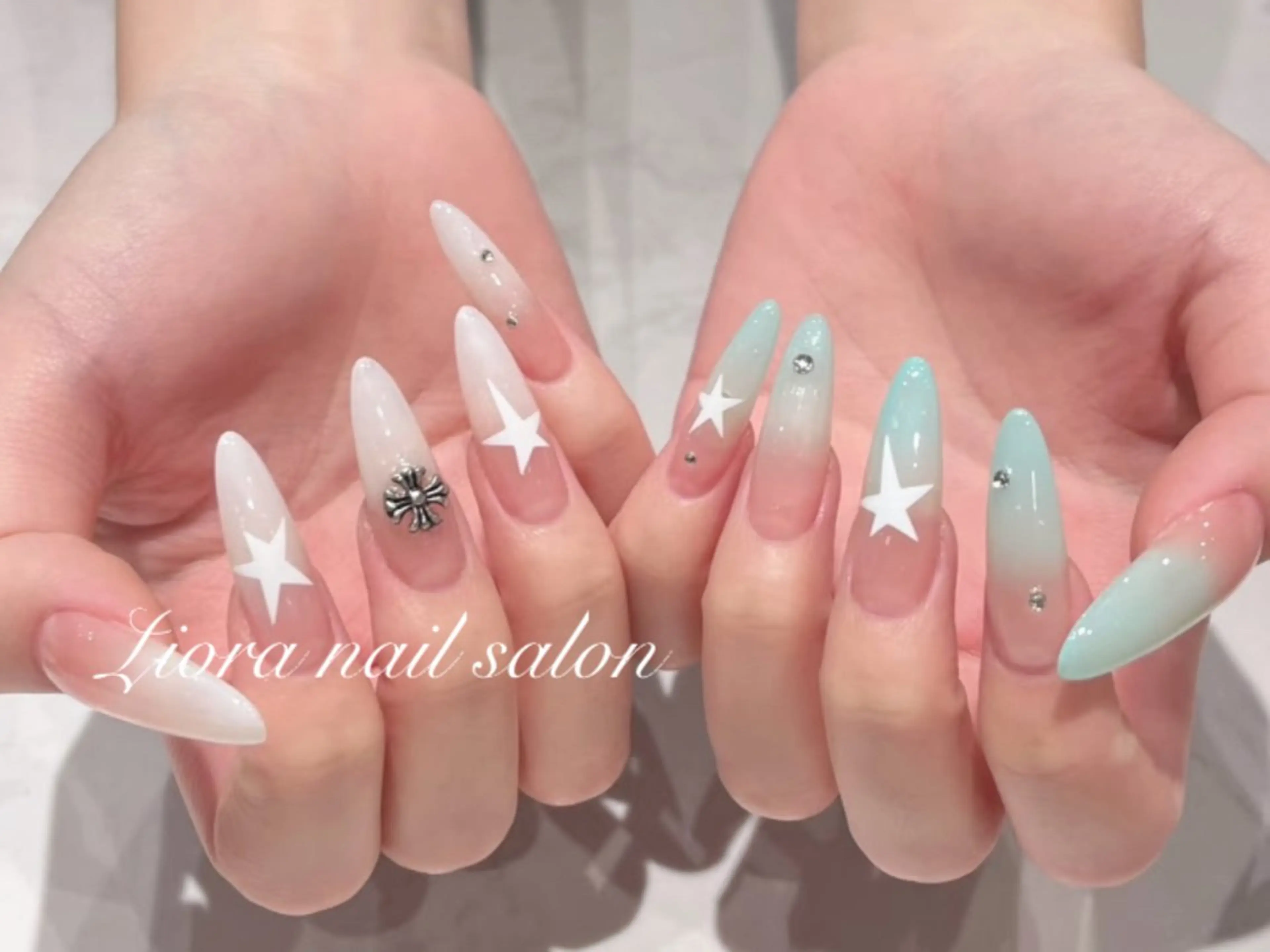 ネイル フレンチネイル ジェルネイル ガーリー グラデーション キラキラネイル ハンドネイル Liora nail スカルプ専門店のネイルデザイン