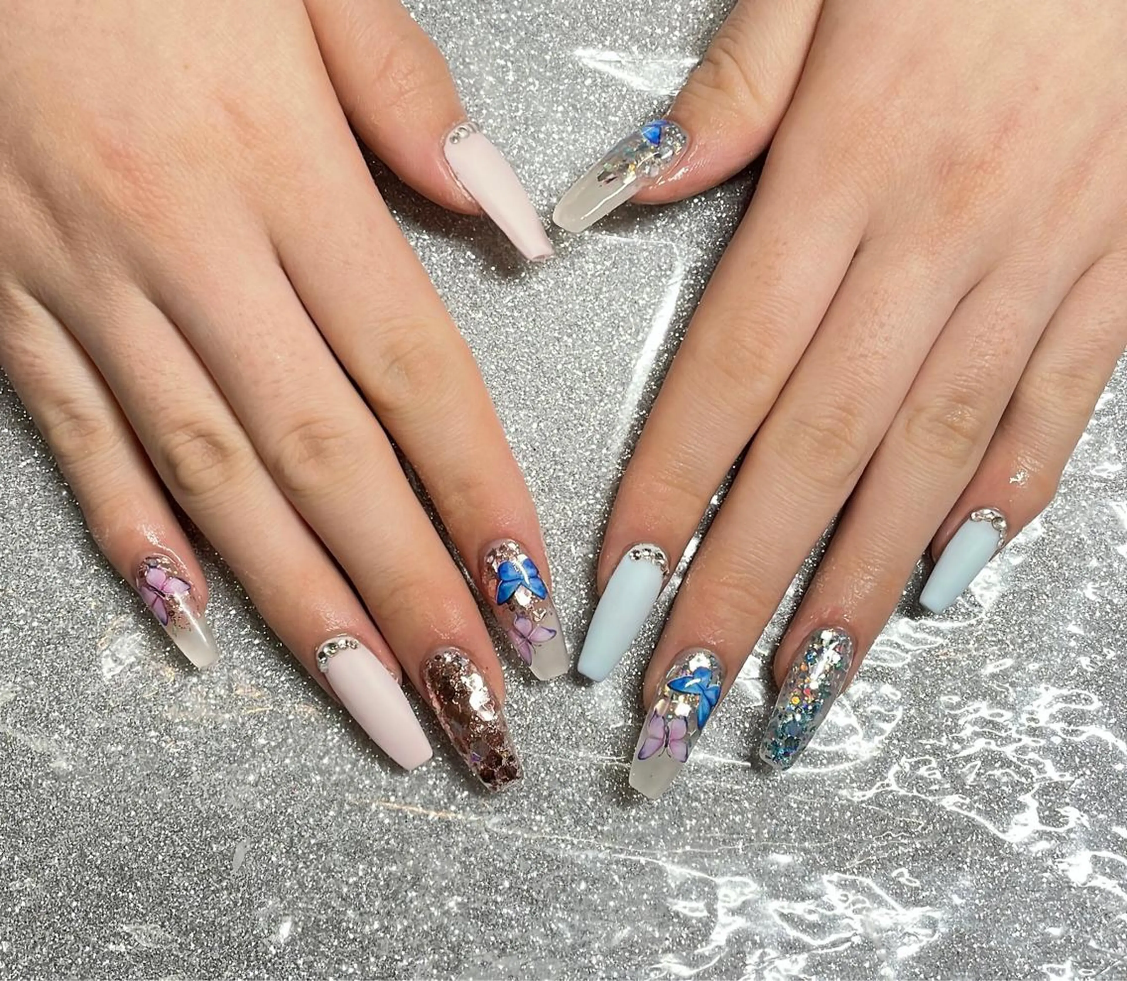 ネイル ハンドネイル VIERU 🌈🎀💖のネイルデザイン