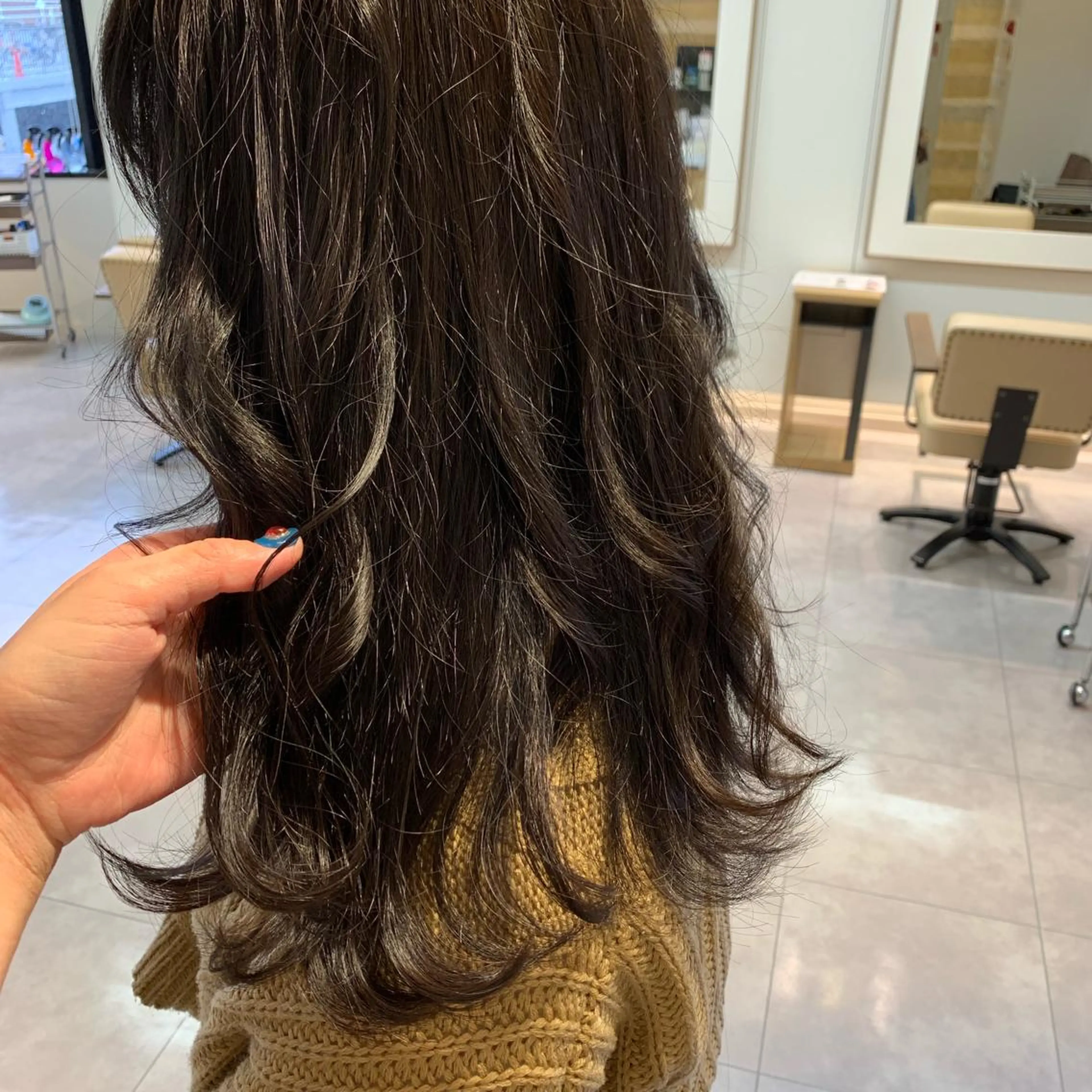 セミロング カラー ヘアカラー 👑満足度1000% 重村 春奈👑のヘアスタイル