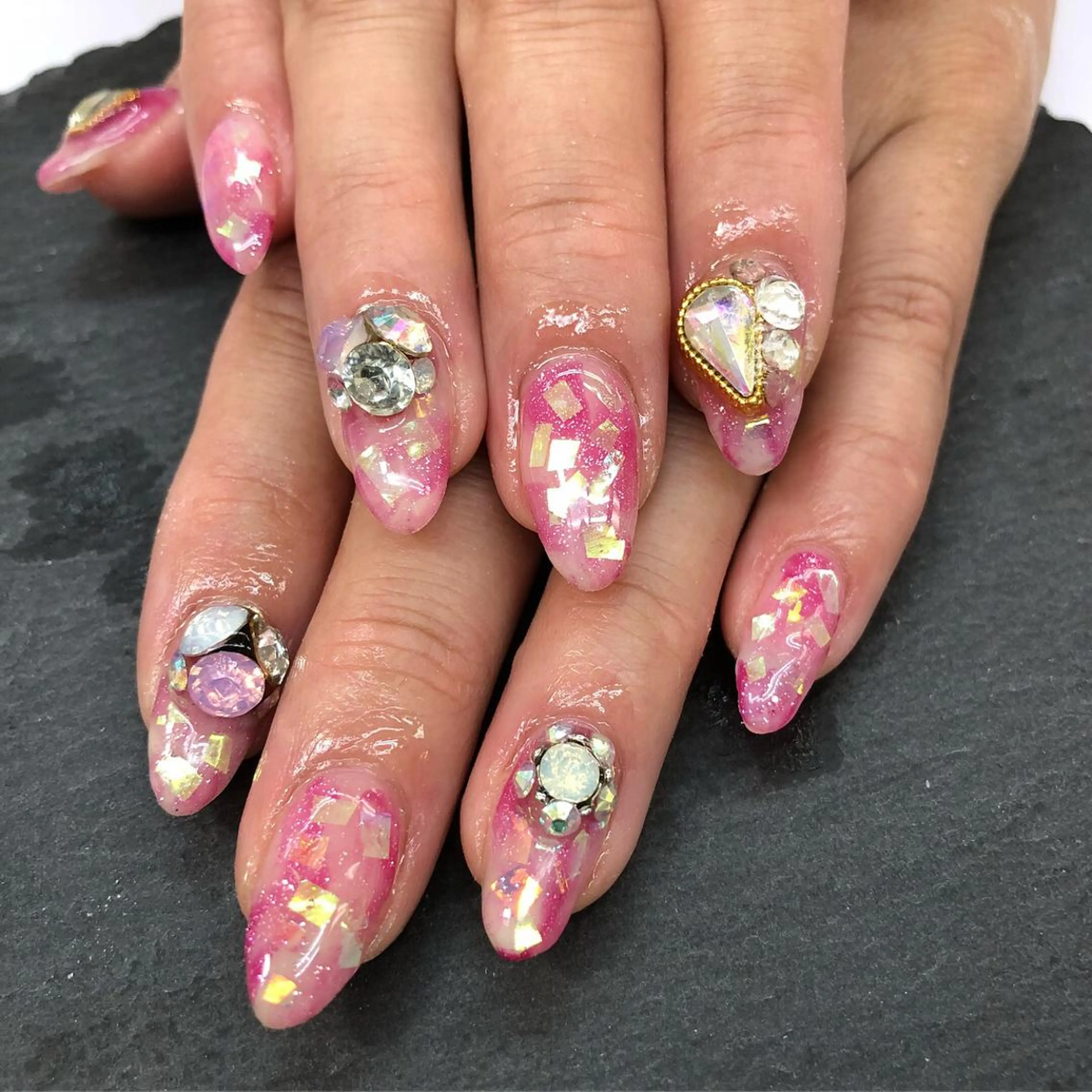 ネイル アートネイル ストーンネイル esNail&eye イーズネイル＆アイのネイルデザイン