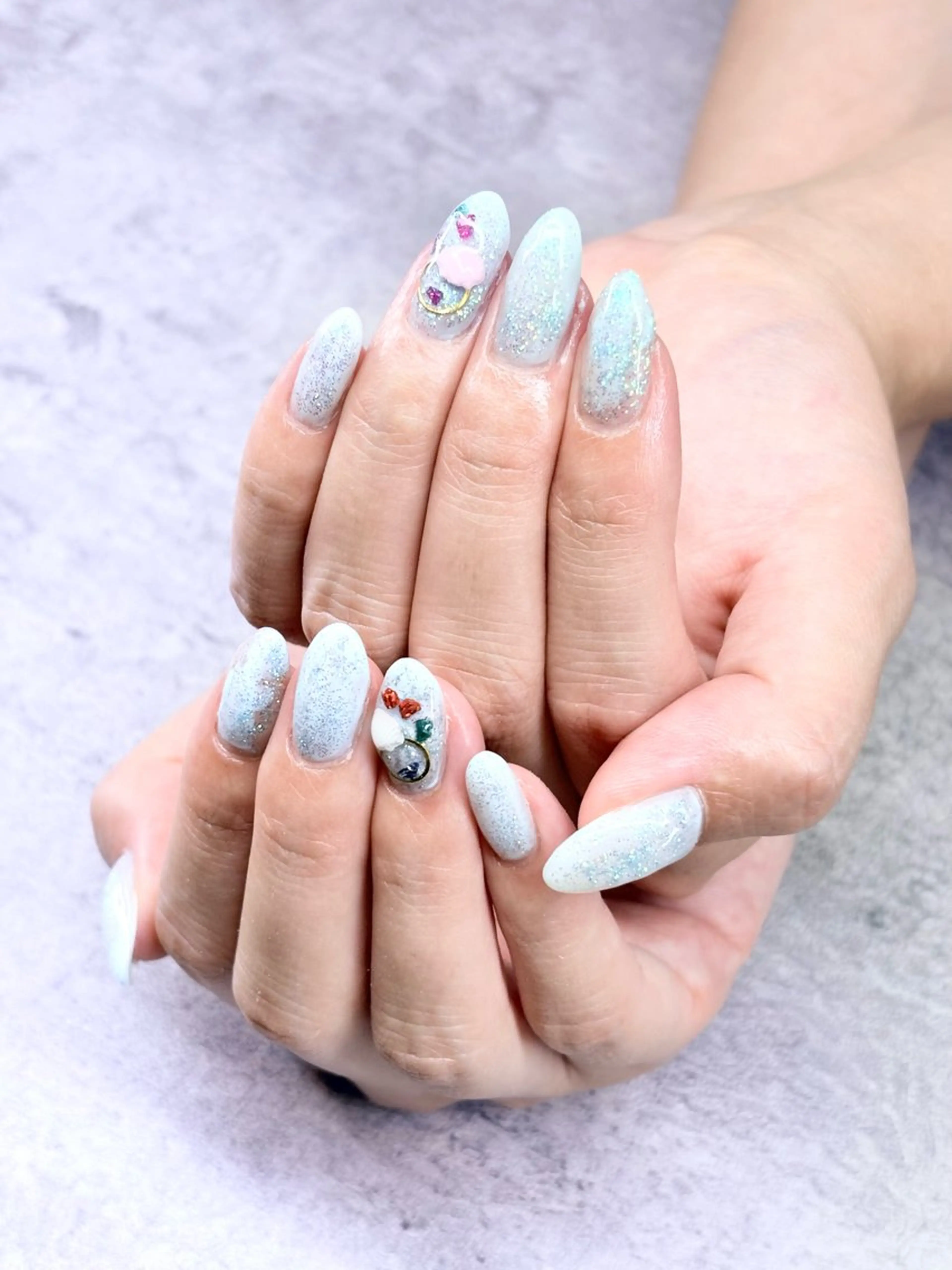 ネイル フレンチネイル ガーリー ミラーネイル ハンドネイル Roger 舞のネイルデザイン