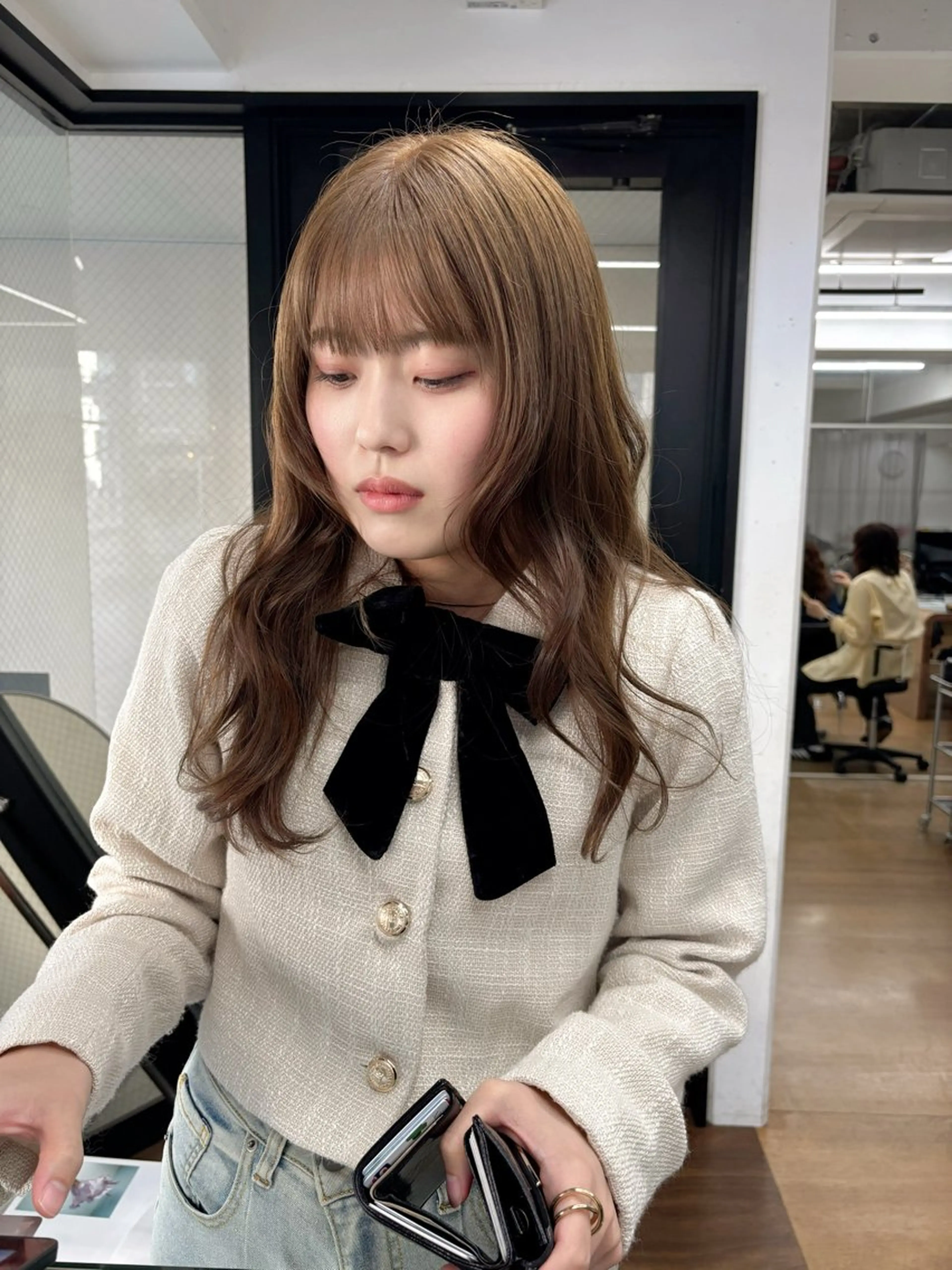 ロング 顔まわりレイヤー 顔周りカット レイヤーカット カット ヘアカラー トリートメント 柔らかストレートと ツヤカラー/和田陽向のヘアスタイル