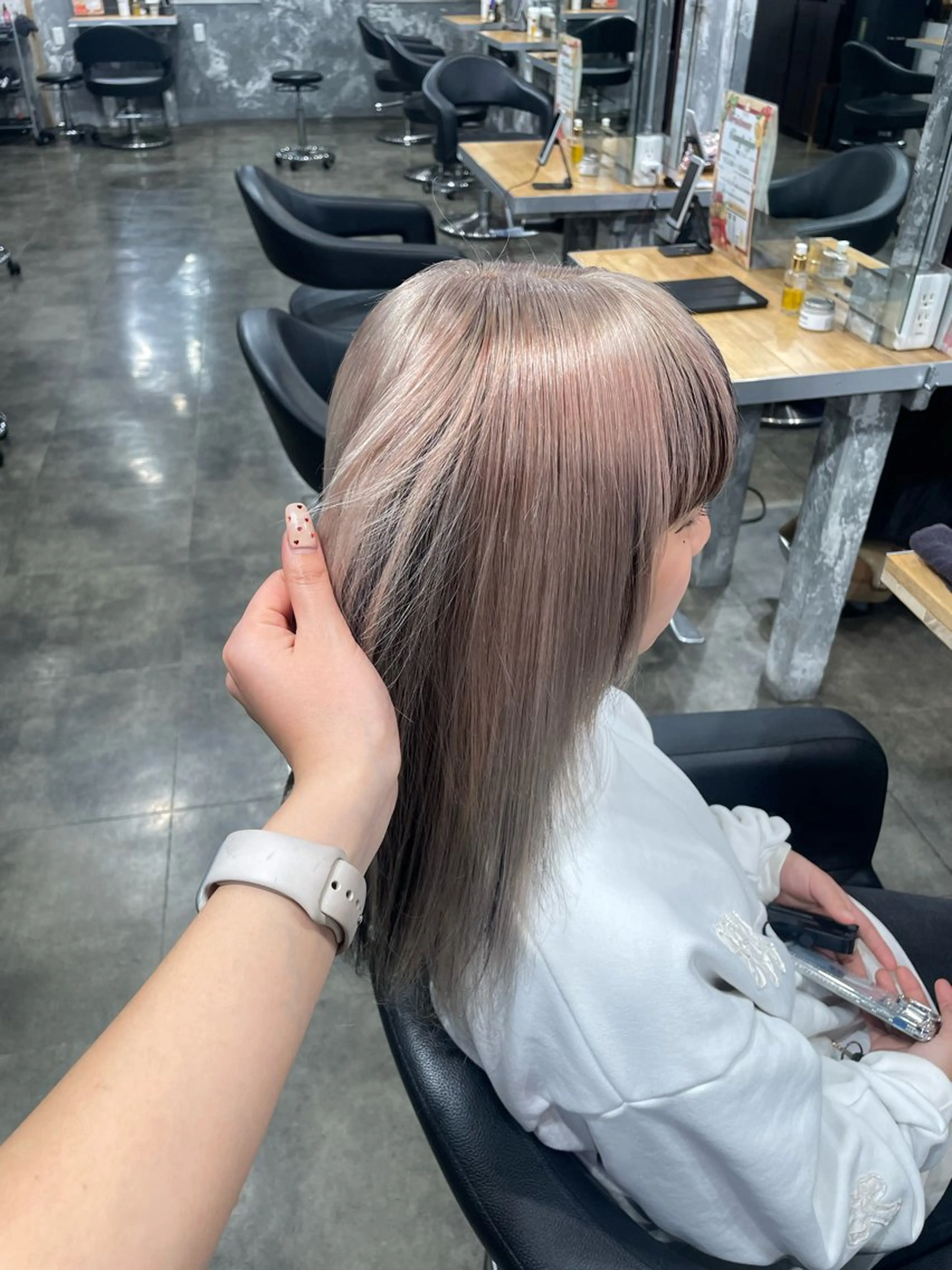セミロング カラー ヘアカラー ハイトーン 横浜💞ミオのヘアスタイル