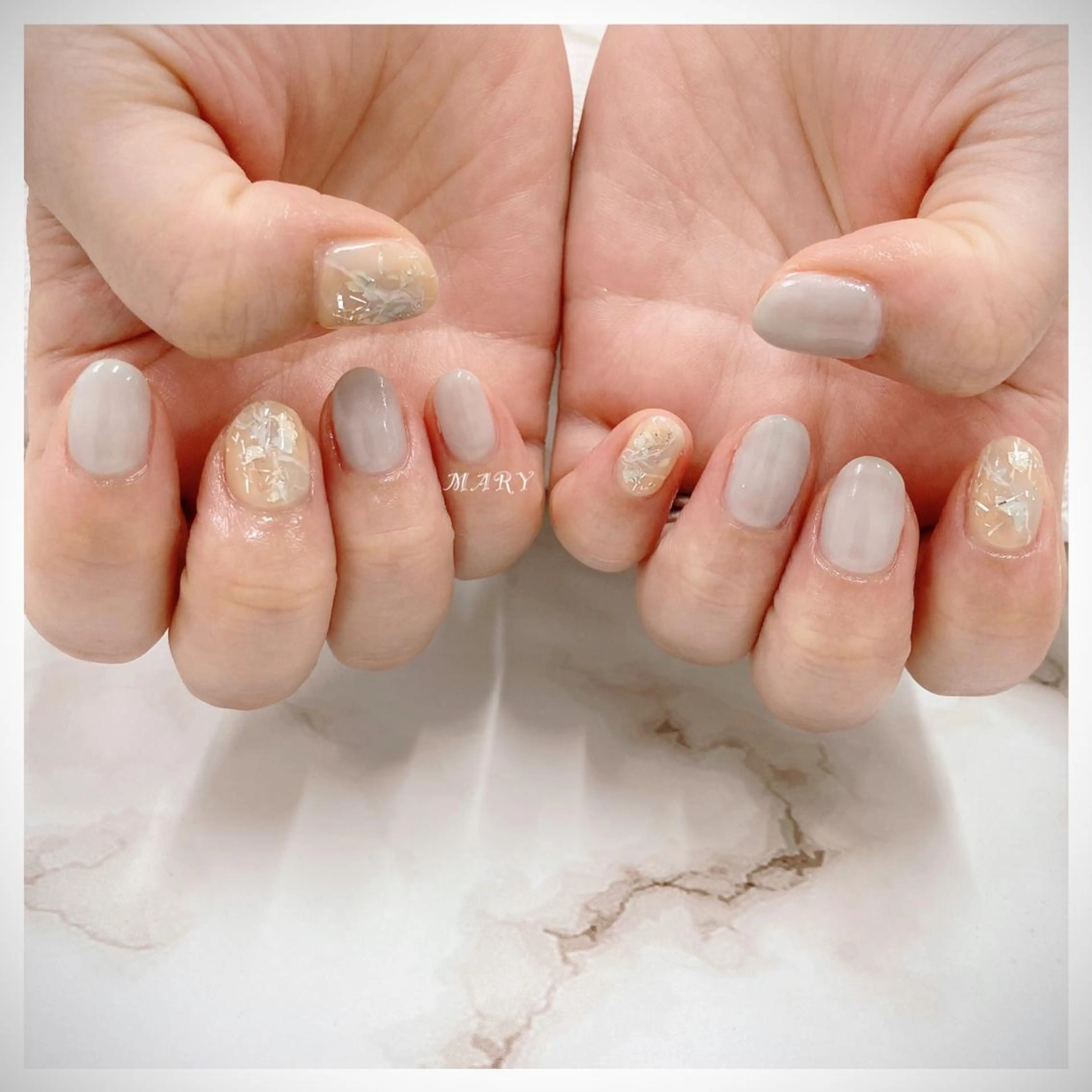 ネイル 水色 ニュアンスネイル ワンカラーネイル 黄色 ハンドネイル Mary nail .narumiのネイルデザイン