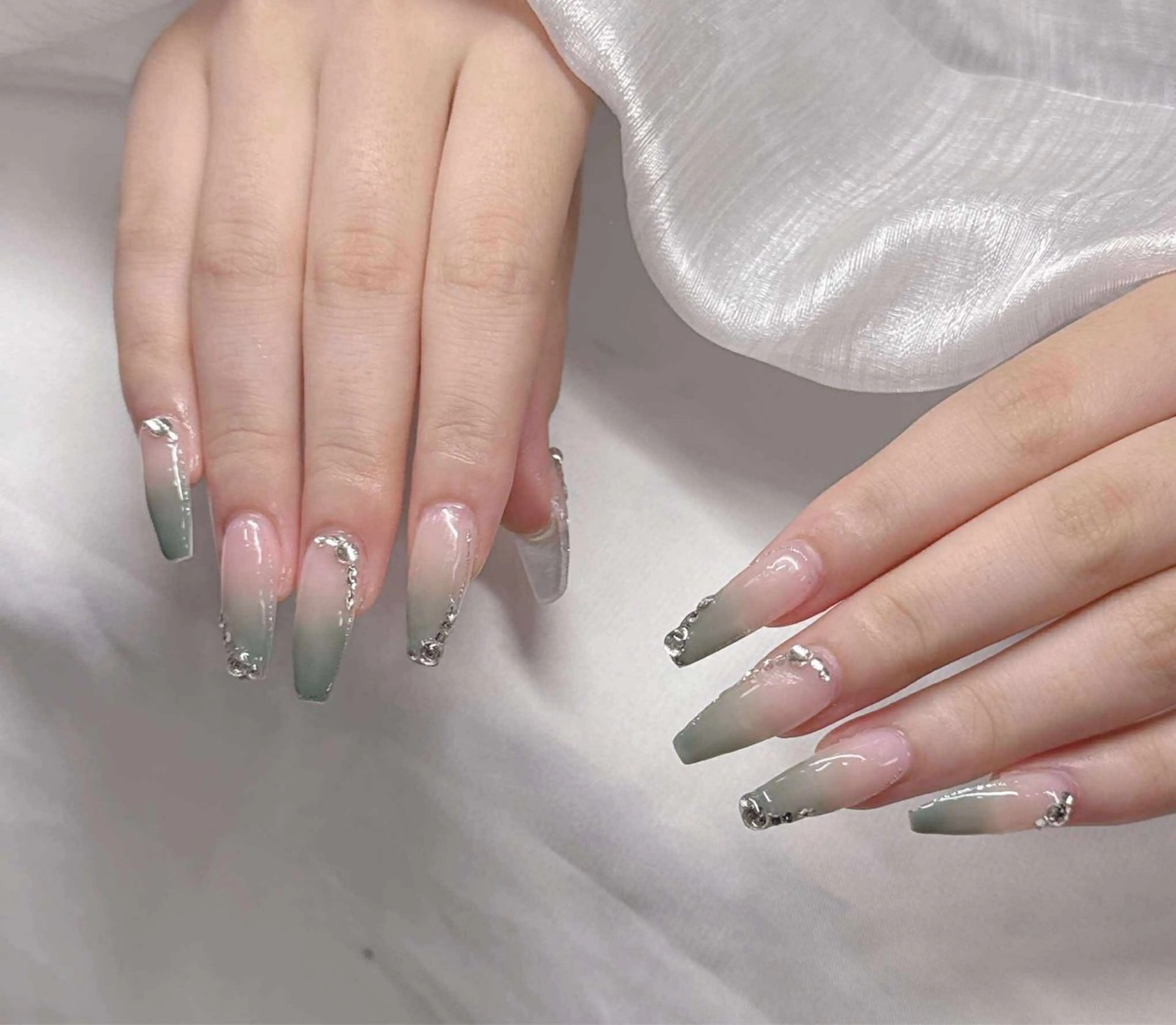 ネイル ハンドネイル Lee Nailsのネイルデザイン