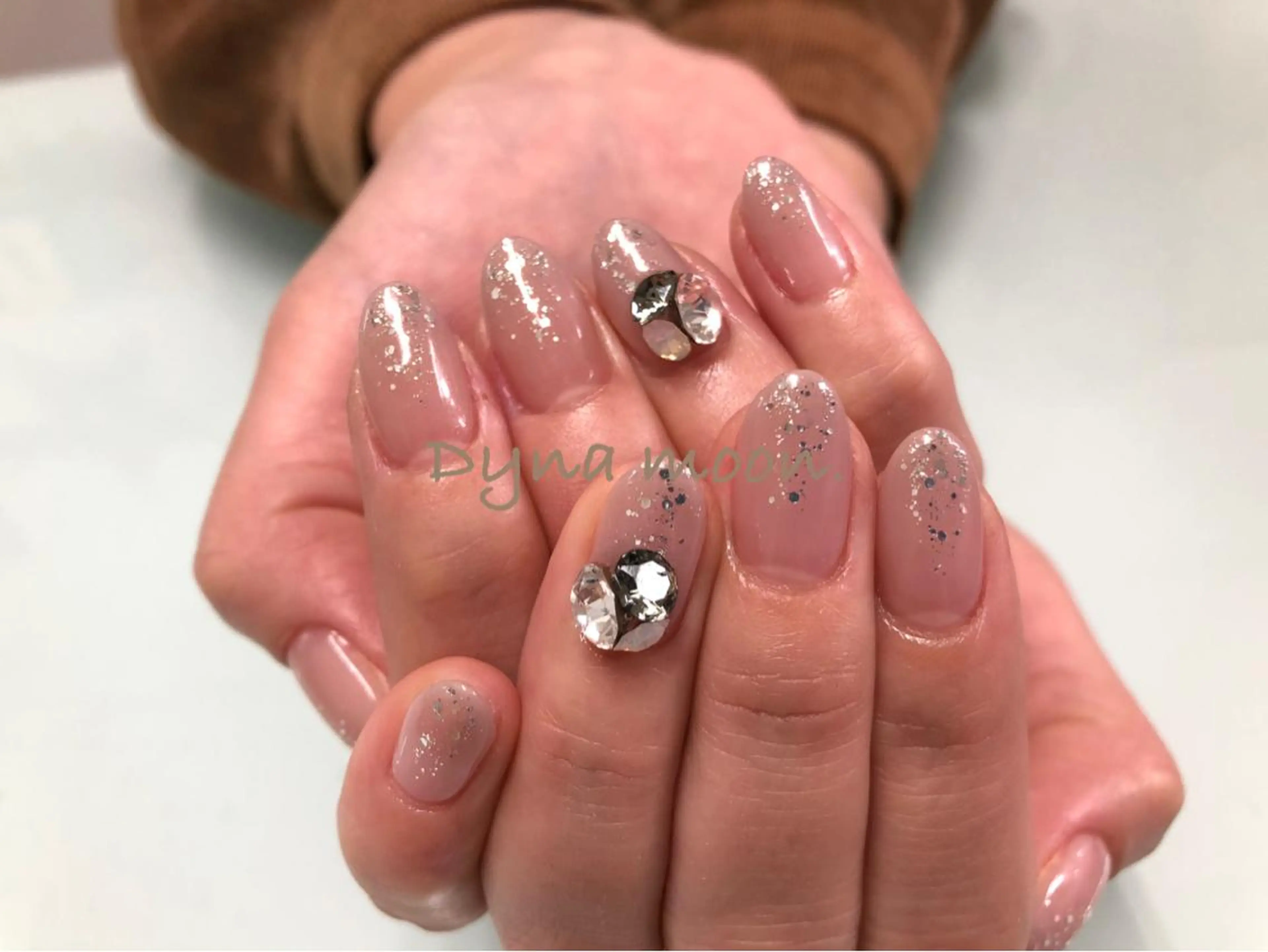 ネイル ストーンネイル Dyna moon.のネイルデザイン