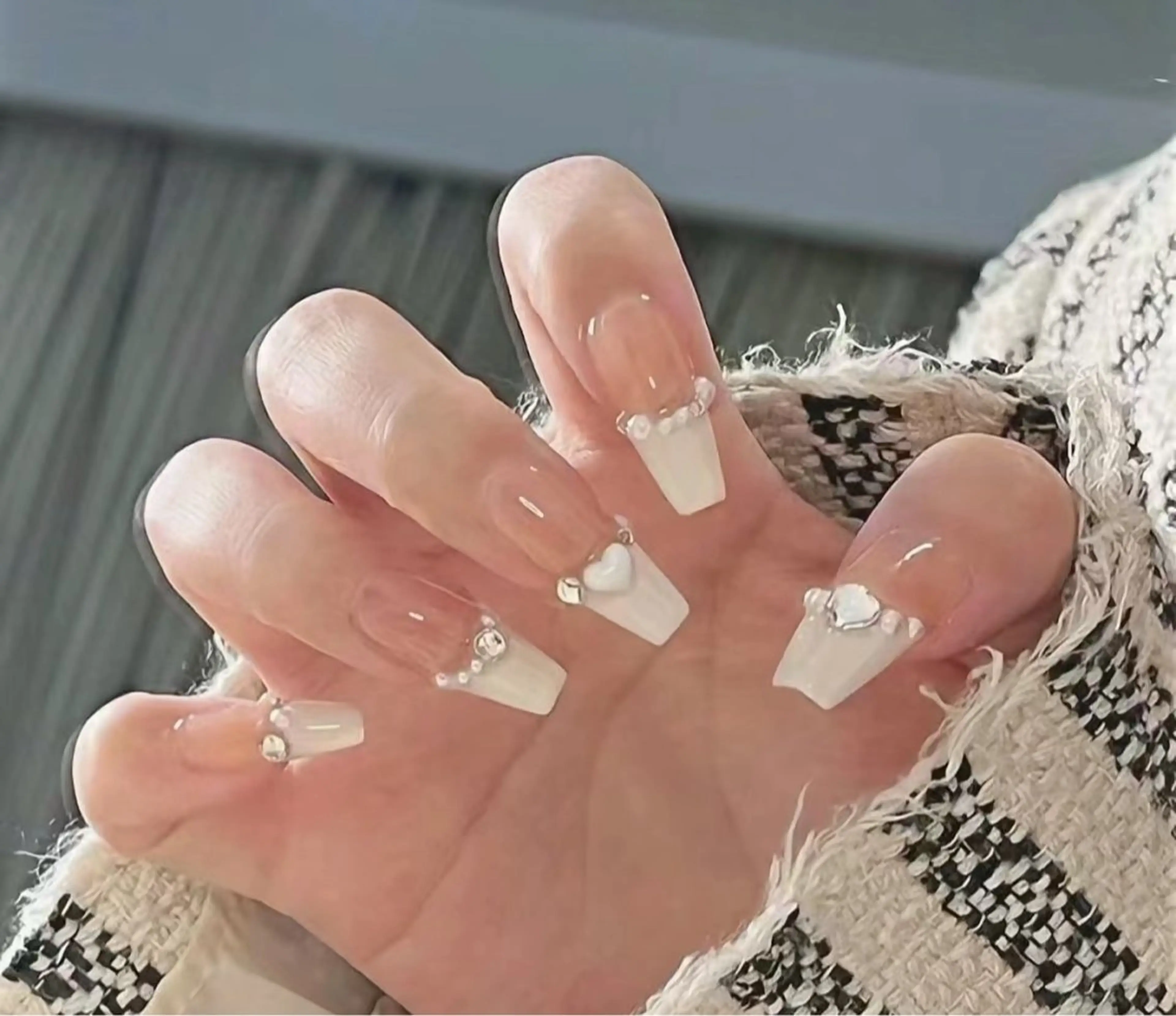 ネイル ハンドネイル MoonNail ユリ🌸のネイルデザイン