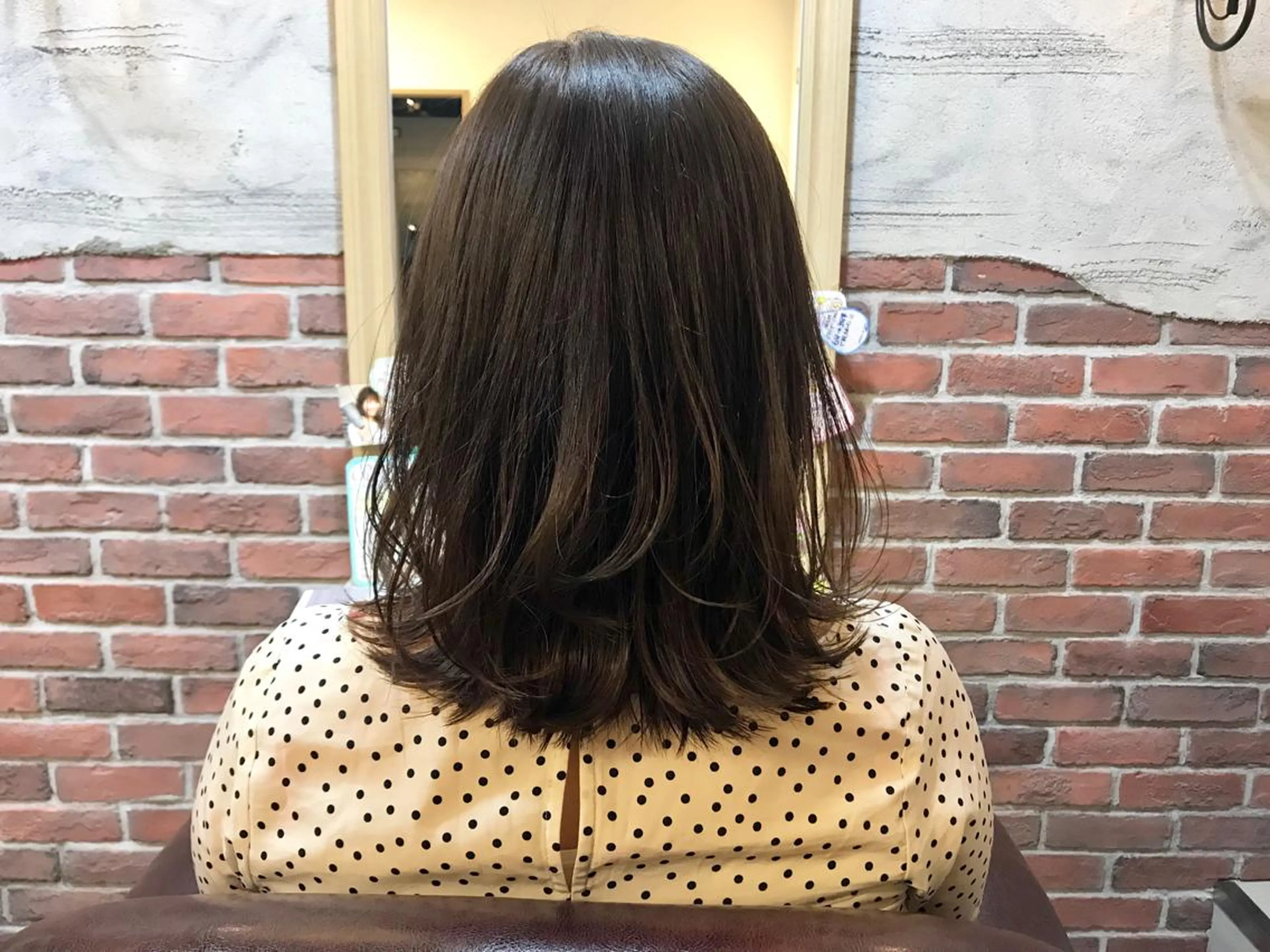 ミディアム カラー レイヤーカット 外ハネヘア カット ヘアカラー レイヤーカット/ 根本瑠実のヘアスタイル