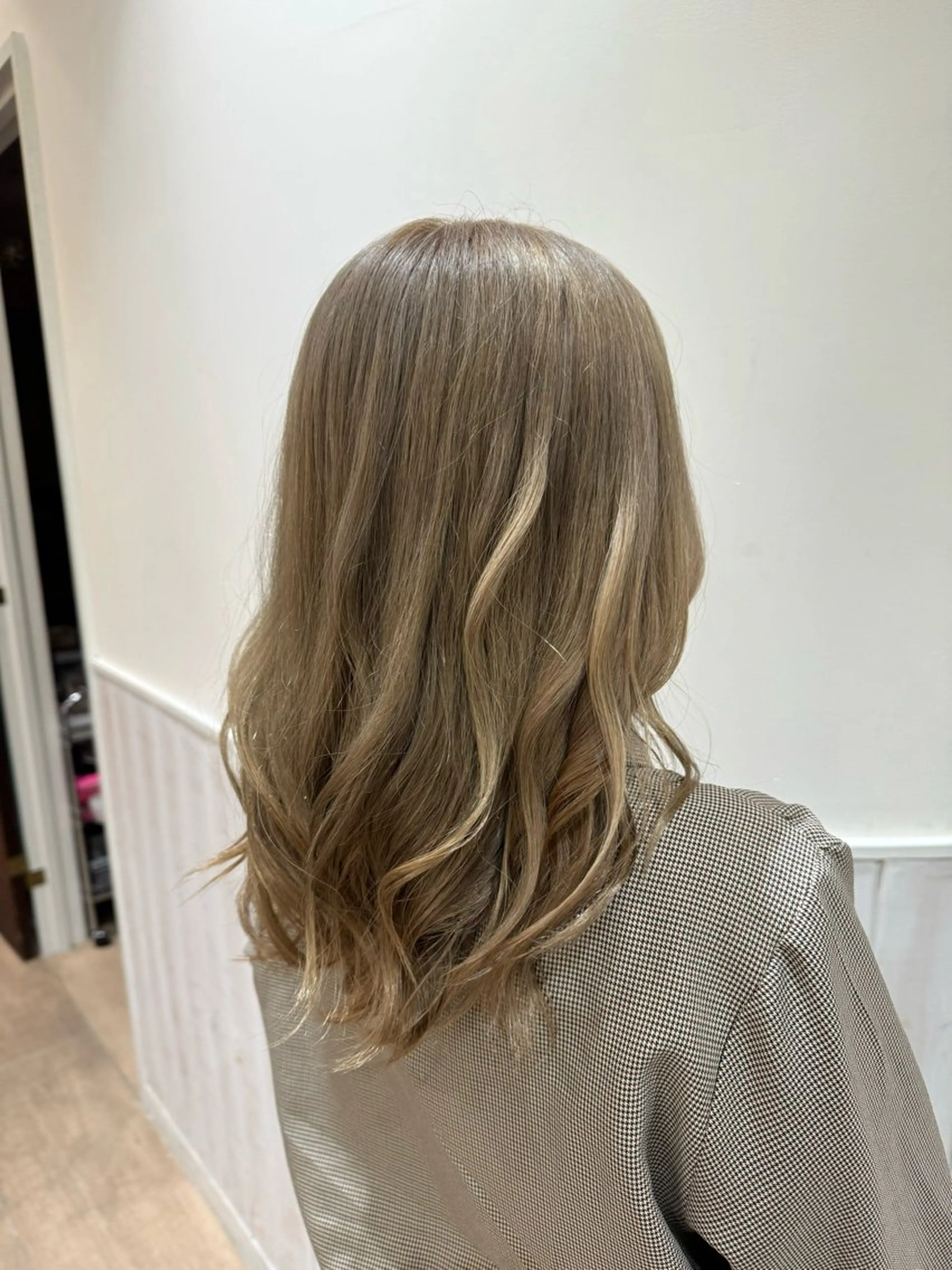 セミロング カラー 透け感カラー🌿 小島 りなのヘアスタイル