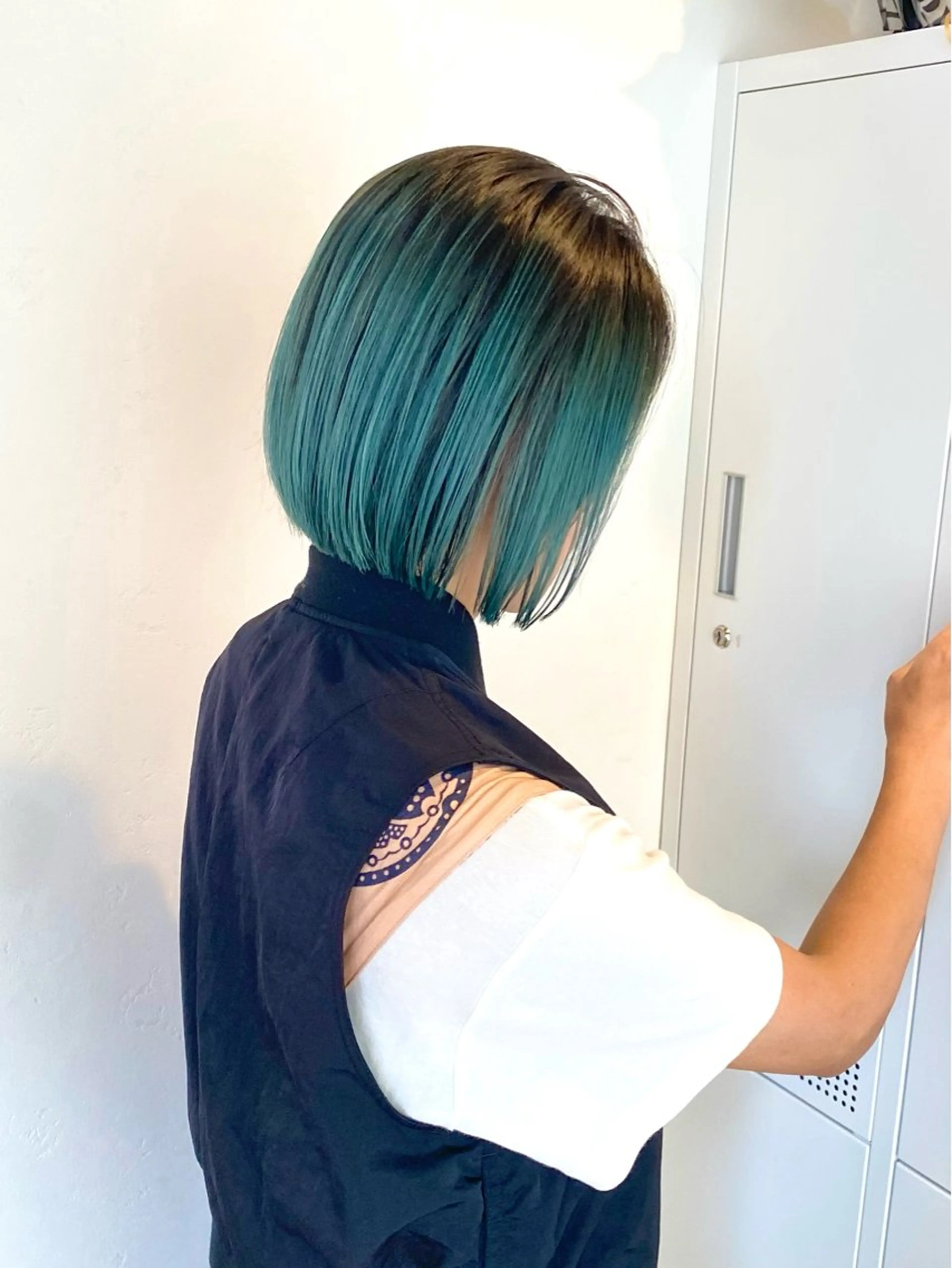 ショート カラー バレイヤージュ エメラルドグリーン ボブ レイヤーカット カット ヘアカラー 当日予約🆗ショート /ハイライト/松本のヘアスタイル