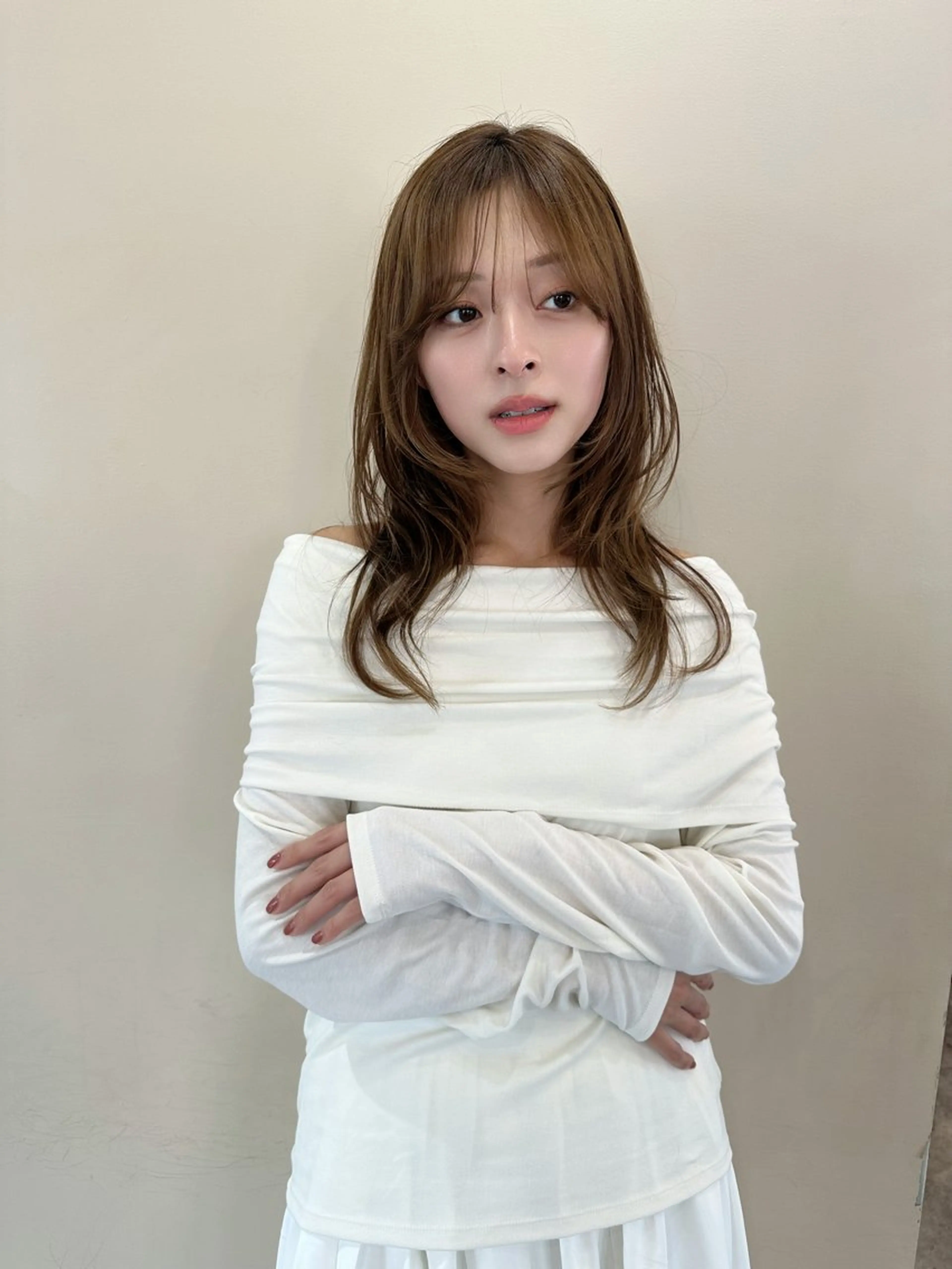 セミロング レイヤーカット 鎌倉 彩のヘアスタイル