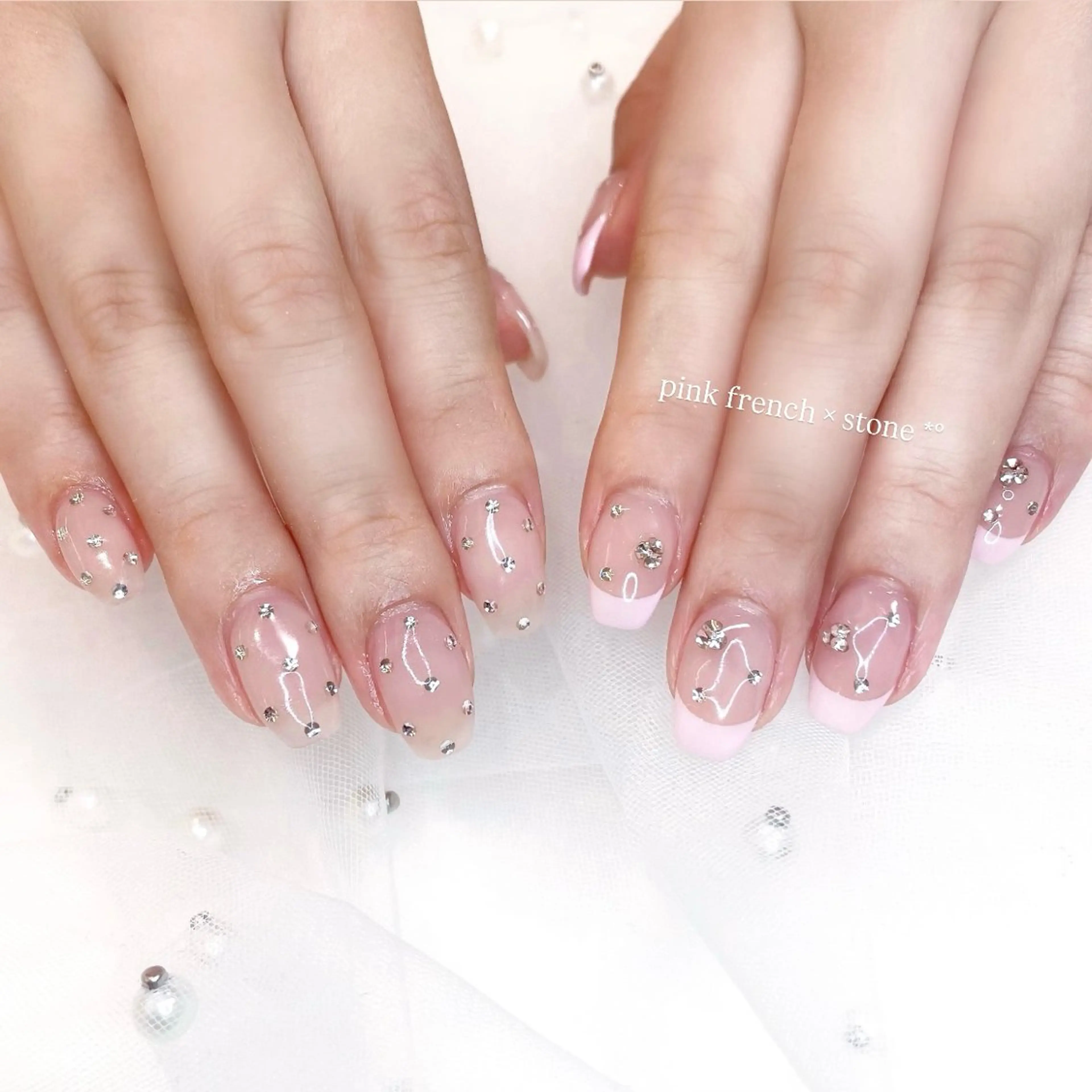 ネイル フレンチネイル ピンク ストーンネイル ハンドネイル Tsuki🌙/渋谷 /パラジェルのネイルデザイン