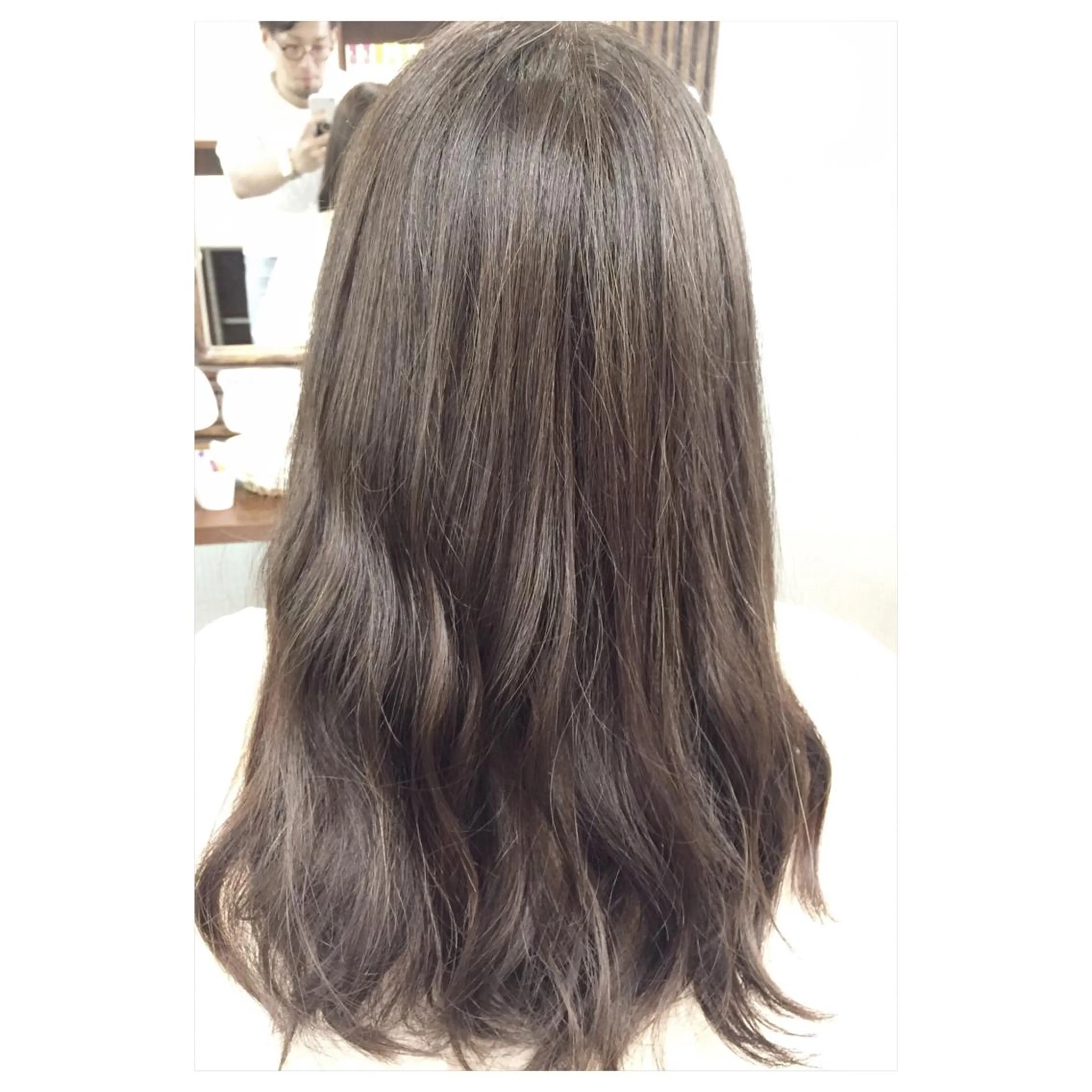 ロング カラー アッシュ ベージュカラー グレージュ 外国人風カラー パーソナルカラー診断 できます　木曽　主博のヘアスタイル