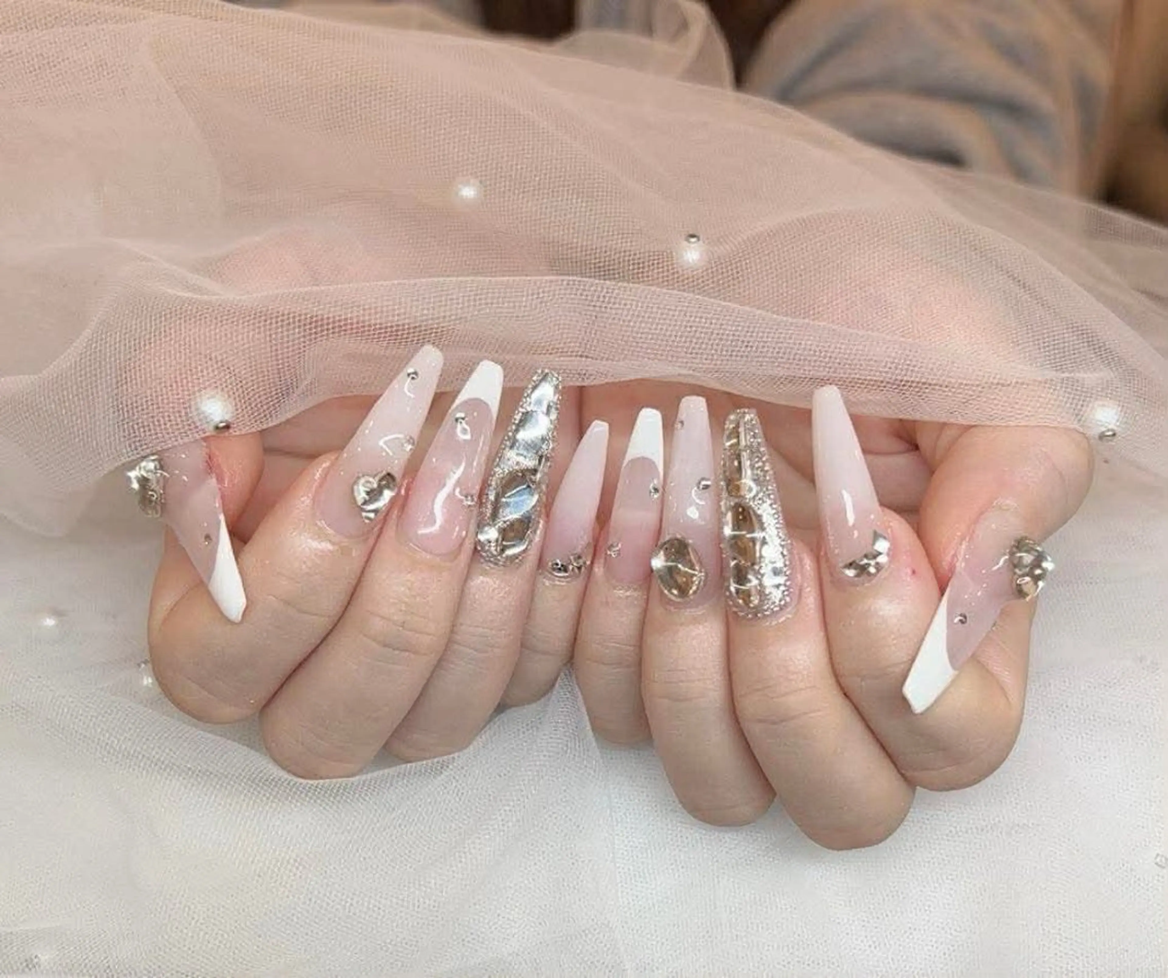 ネイル ボルドー ブラウン チークネイル ドット フットネイル ハンドネイル チェリネイルサロン 霞ヶ関のネイルデザイン