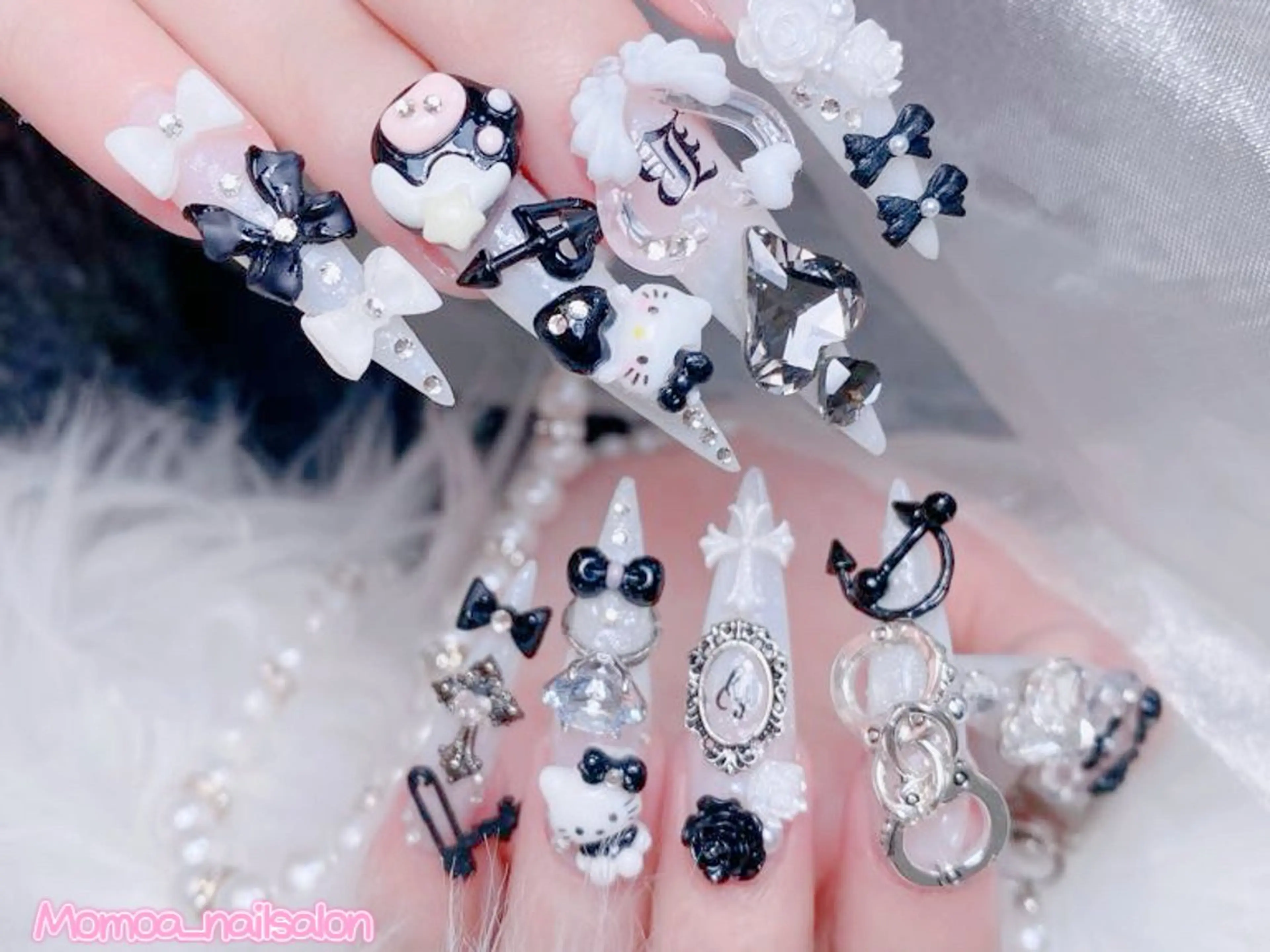 ネイル キラキラネイル 韓国ネイル スカルプネイル ハンドネイル MoMoA Nail ネイル長さ出し専門店のネイルデザイン