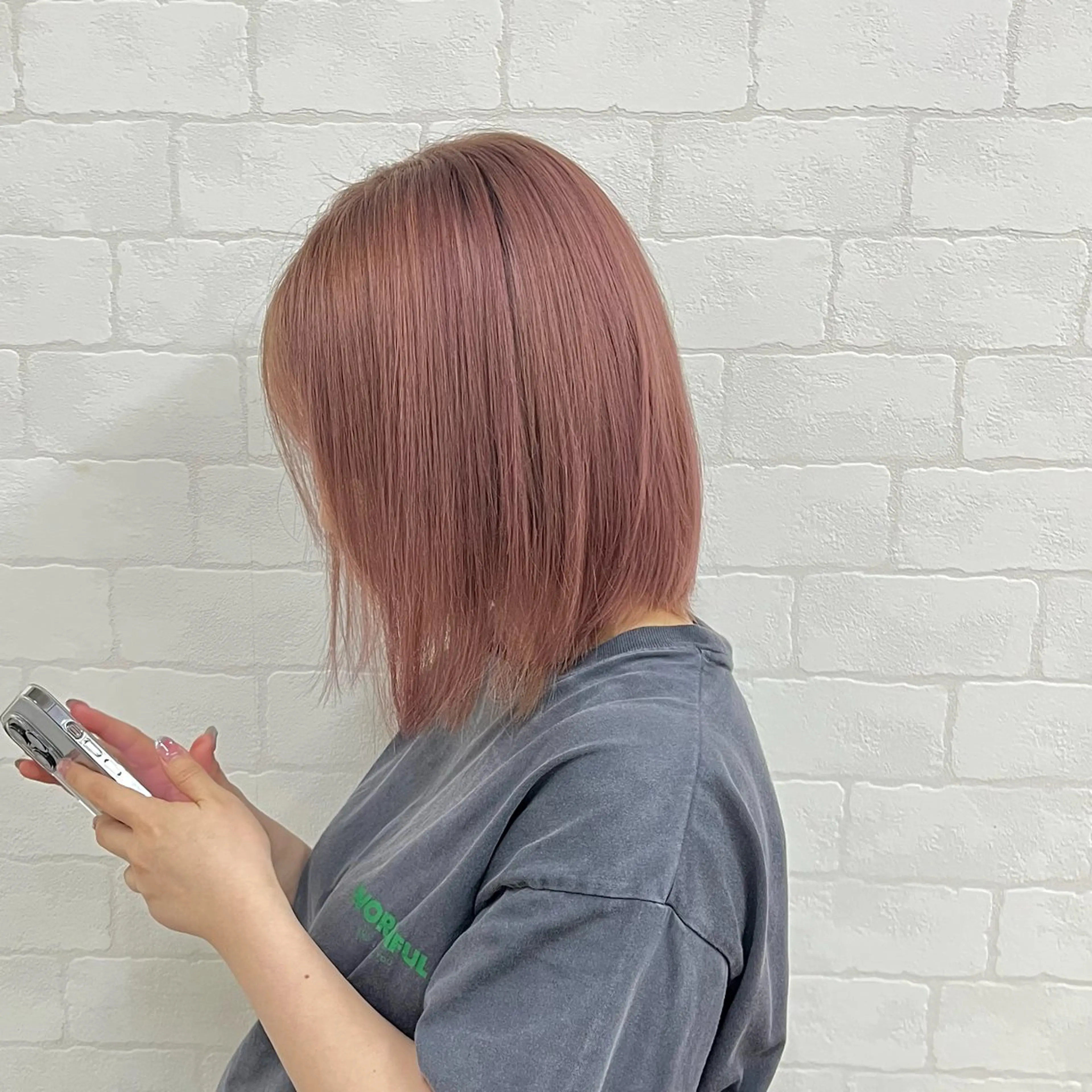 ミディアム カラー 藤野 莉奈のヘアスタイル