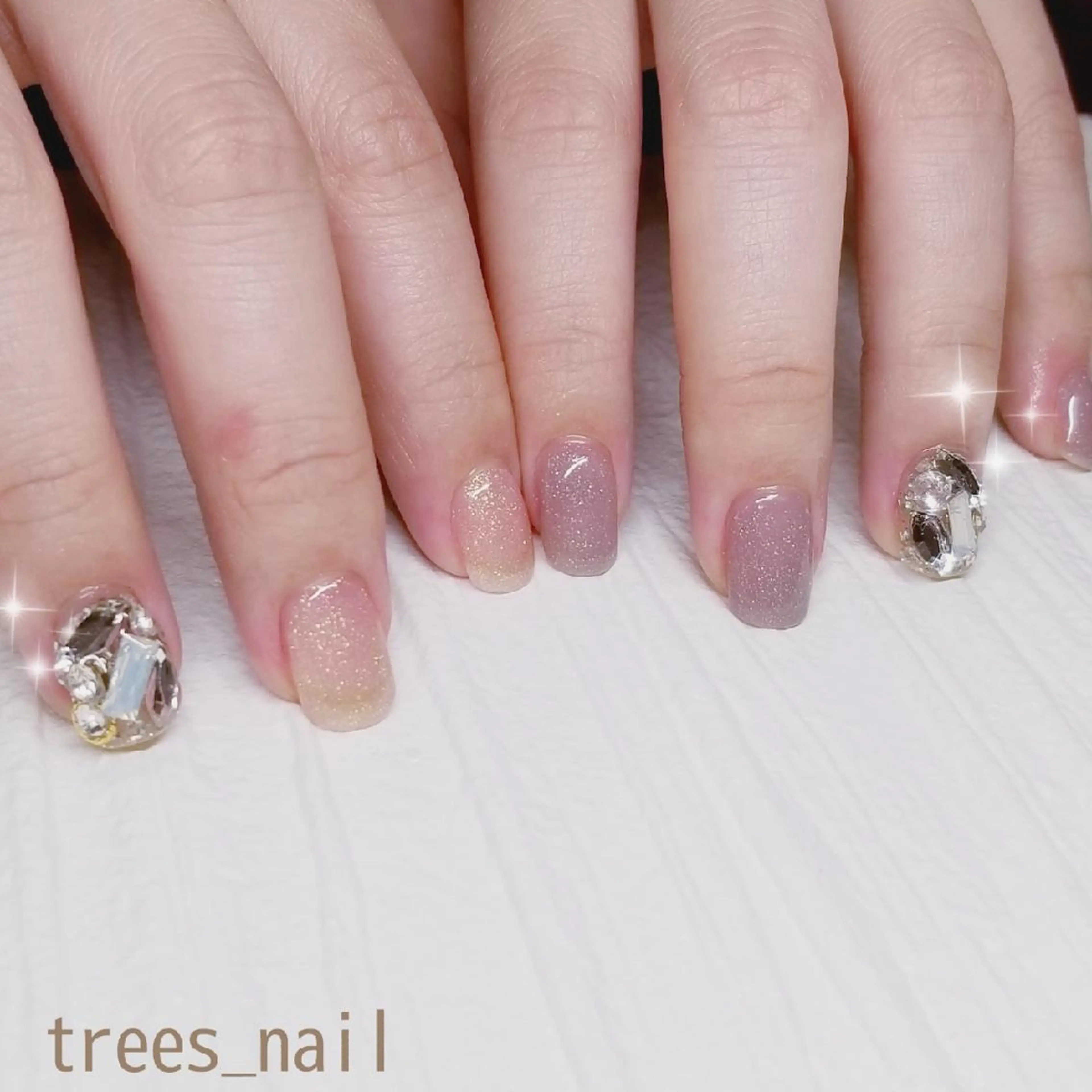 ネイル キラキラネイル 韓国ネイル ハンドネイル フットネイル trees_ nailのネイルデザイン
